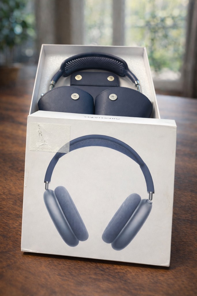 Condition photo showing New/Like New for Headphones