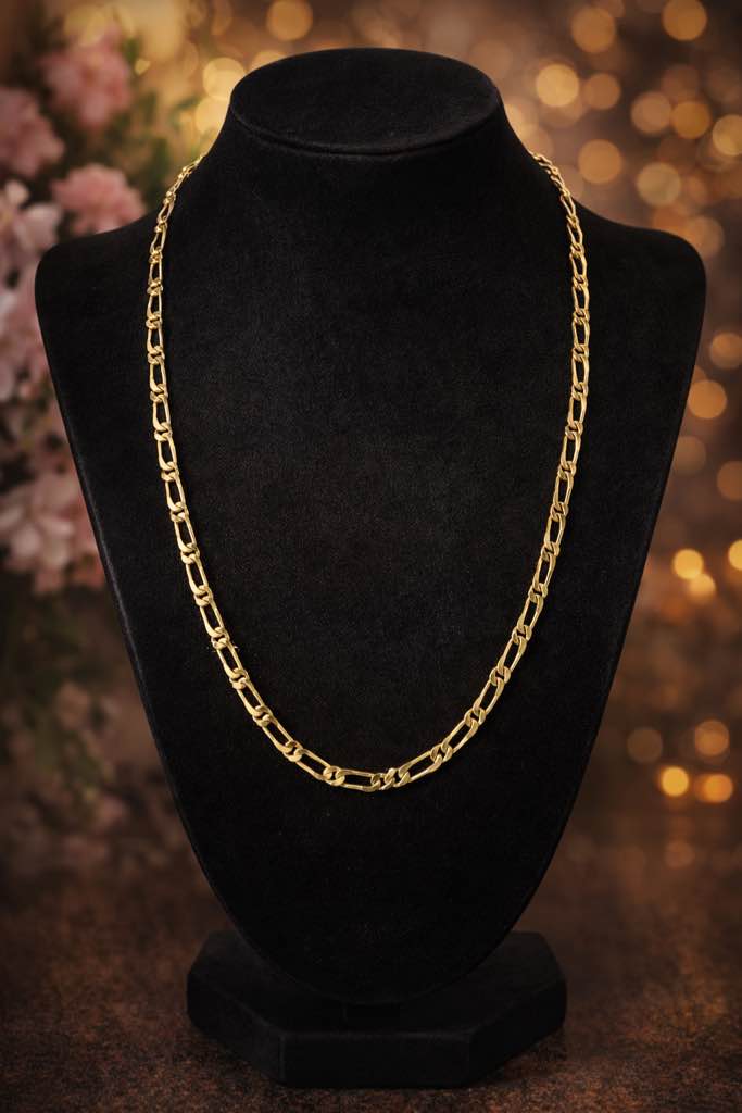Condition photo showing New/Like New for Elegant 18k gold Figaro chain necklace 