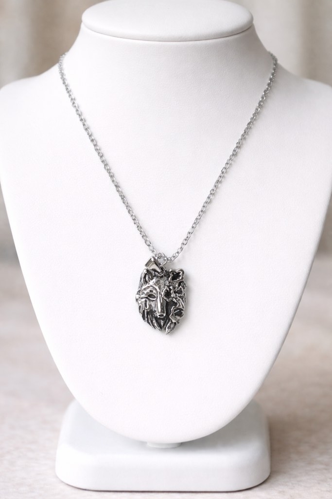 Elegant 925 silver plated wolf pendant necklace