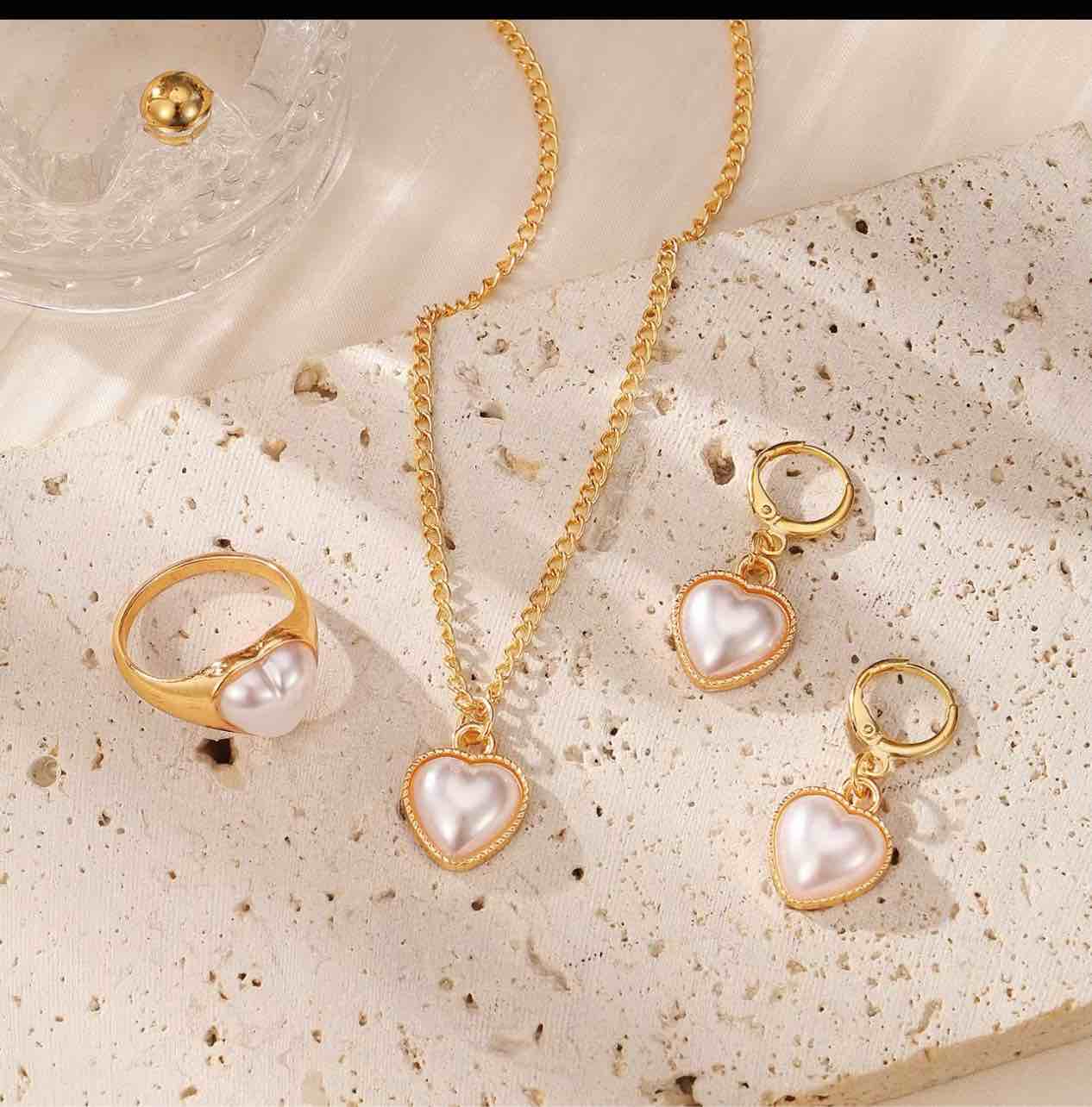 Elegant 18k gold plated jewelry set featuring a heart-shaped pearl 