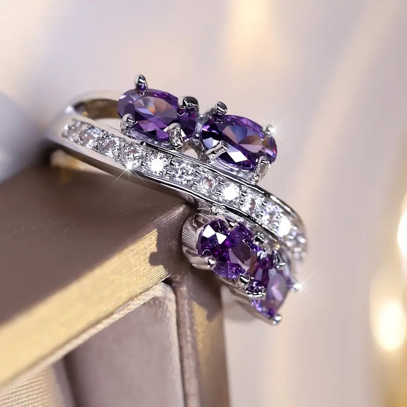 Beautiful 925 Silver Purple Sapphire Ring Sz 9?