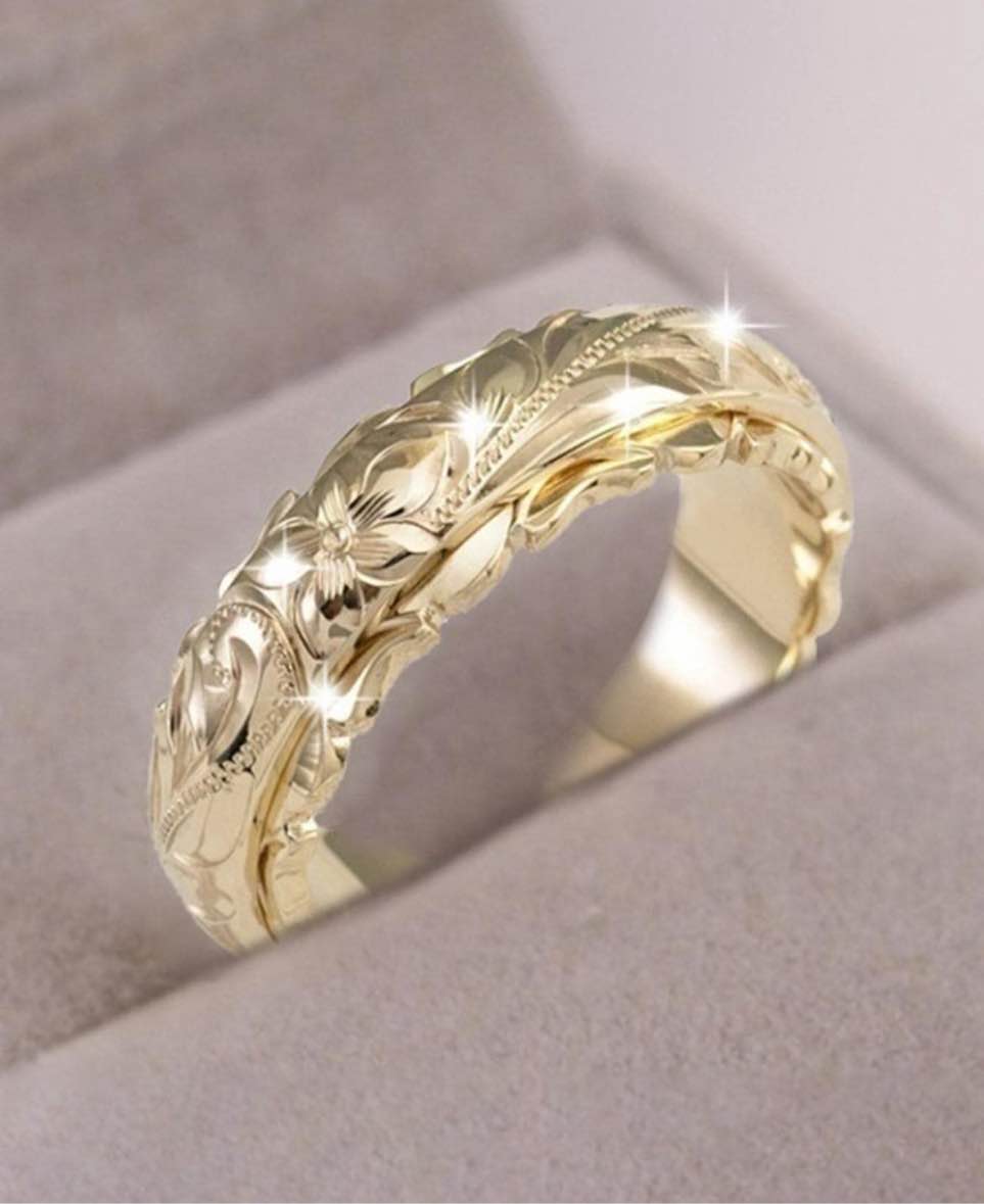 Beautiful Gold Plated Accent Ring sz 8