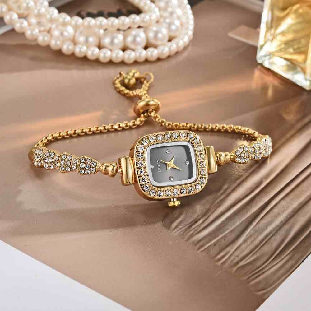 Quartz Charm Wrist Gold Watch