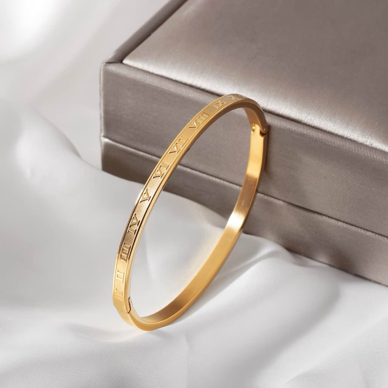 18K Gold Lux Clap Bangel