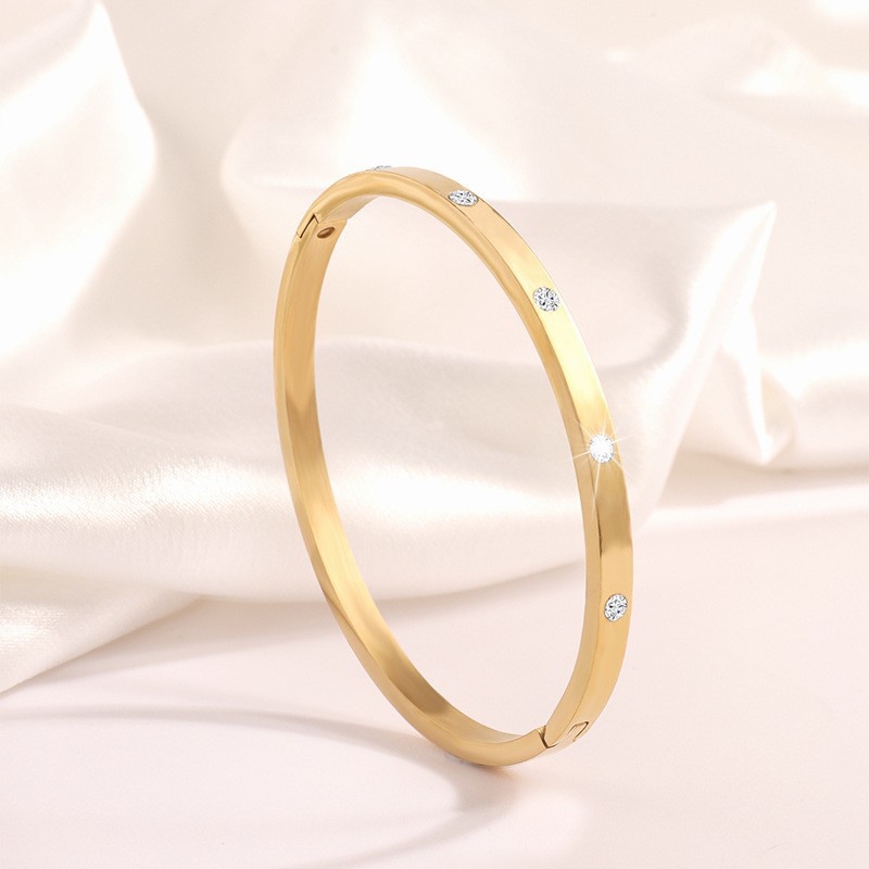18K Gold Sapphire Rounded Bangel 