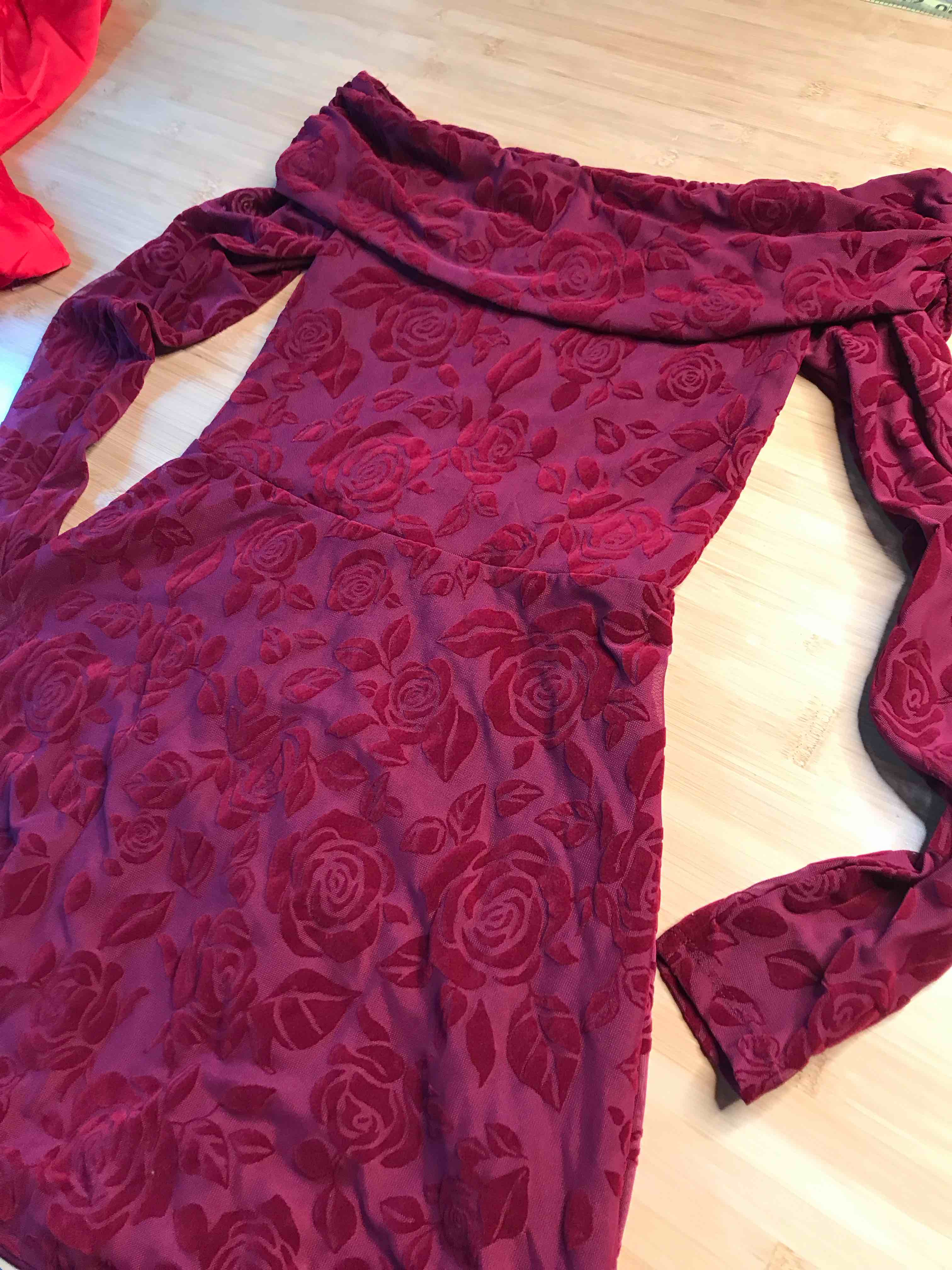 Wild Fable XS Long Sleeve Burgundy Velvet Rose Dress