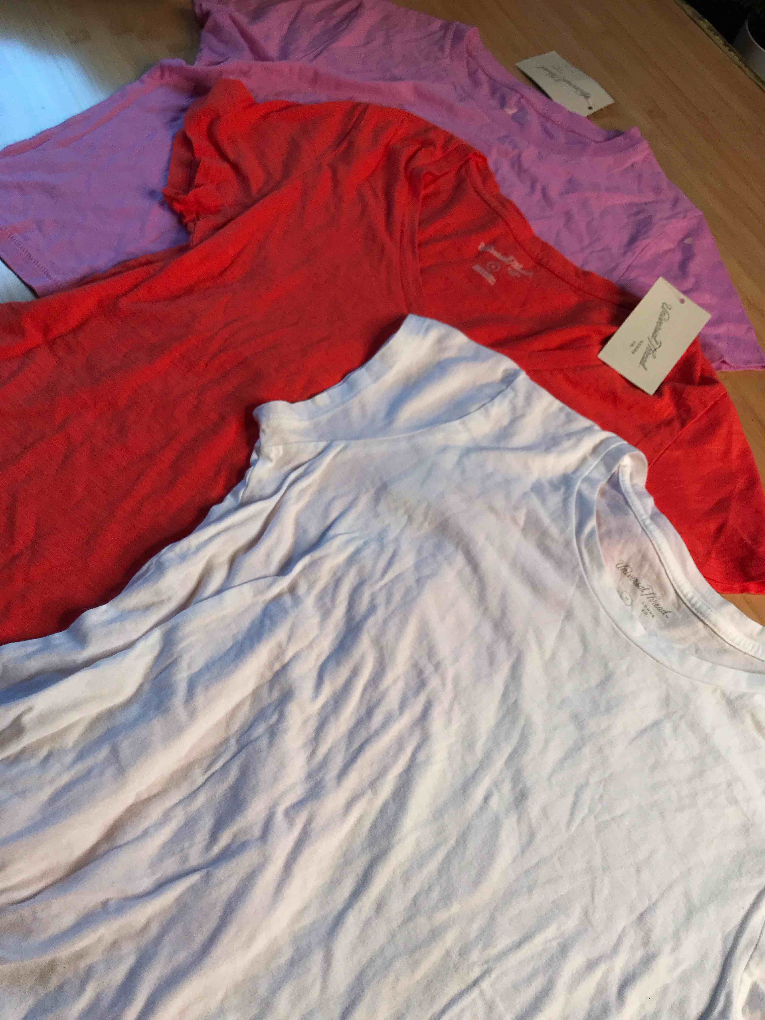 Women’s Universal Thread T-Shirts Size Medium