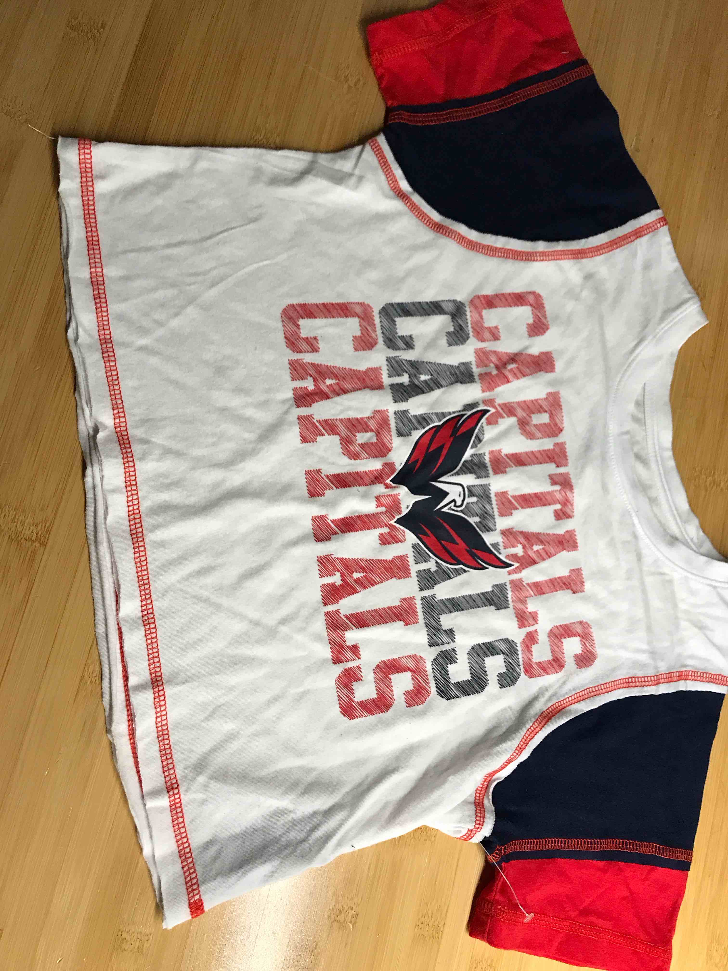 Capitals Hockey Women’s crop T- shirt M 7/8