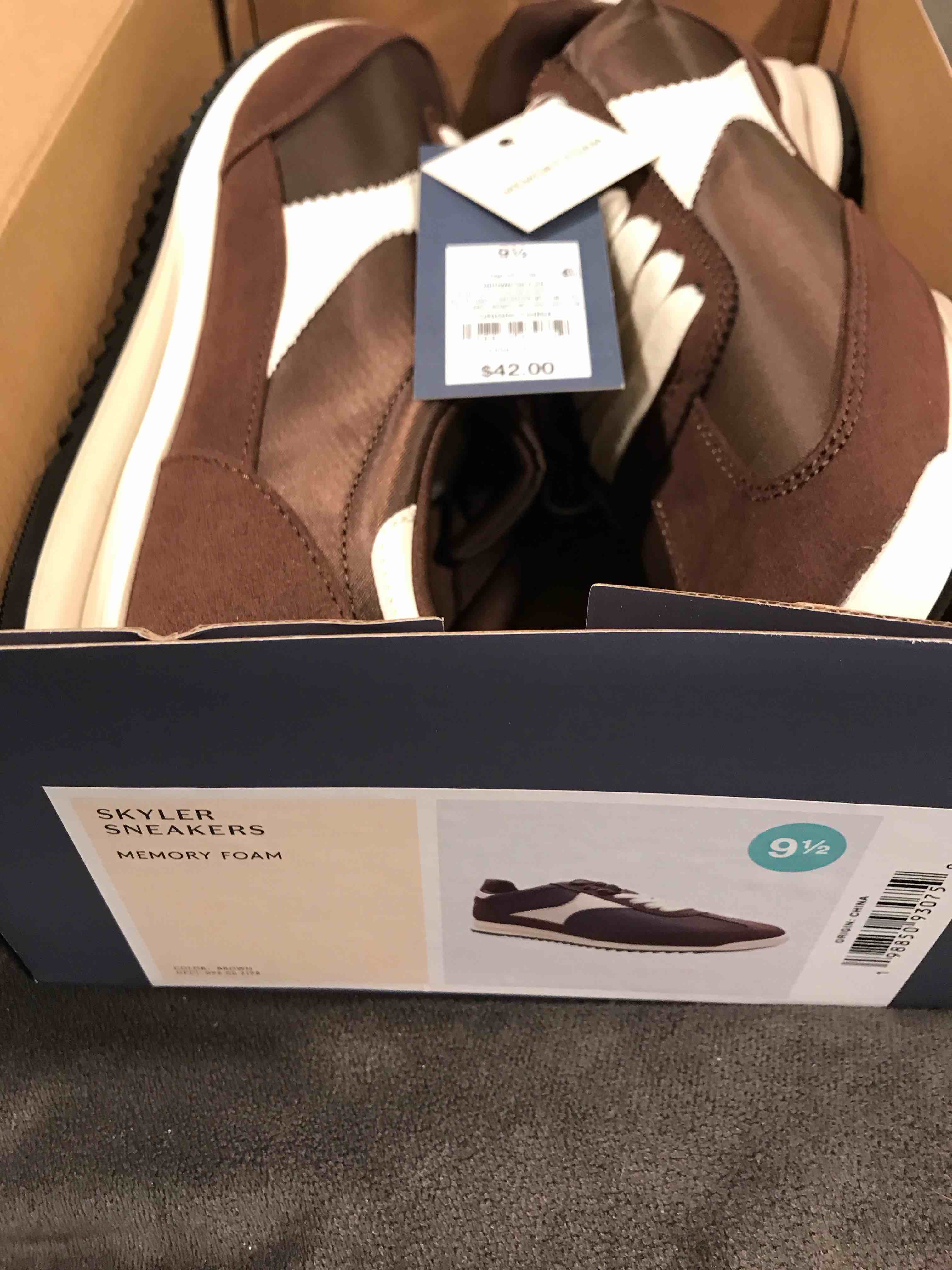 Condition photo showing New/Like New for Women’s Skyler Jogger Sneakers with Memory Foam Insole – Universal Thread™ Brown 9.5