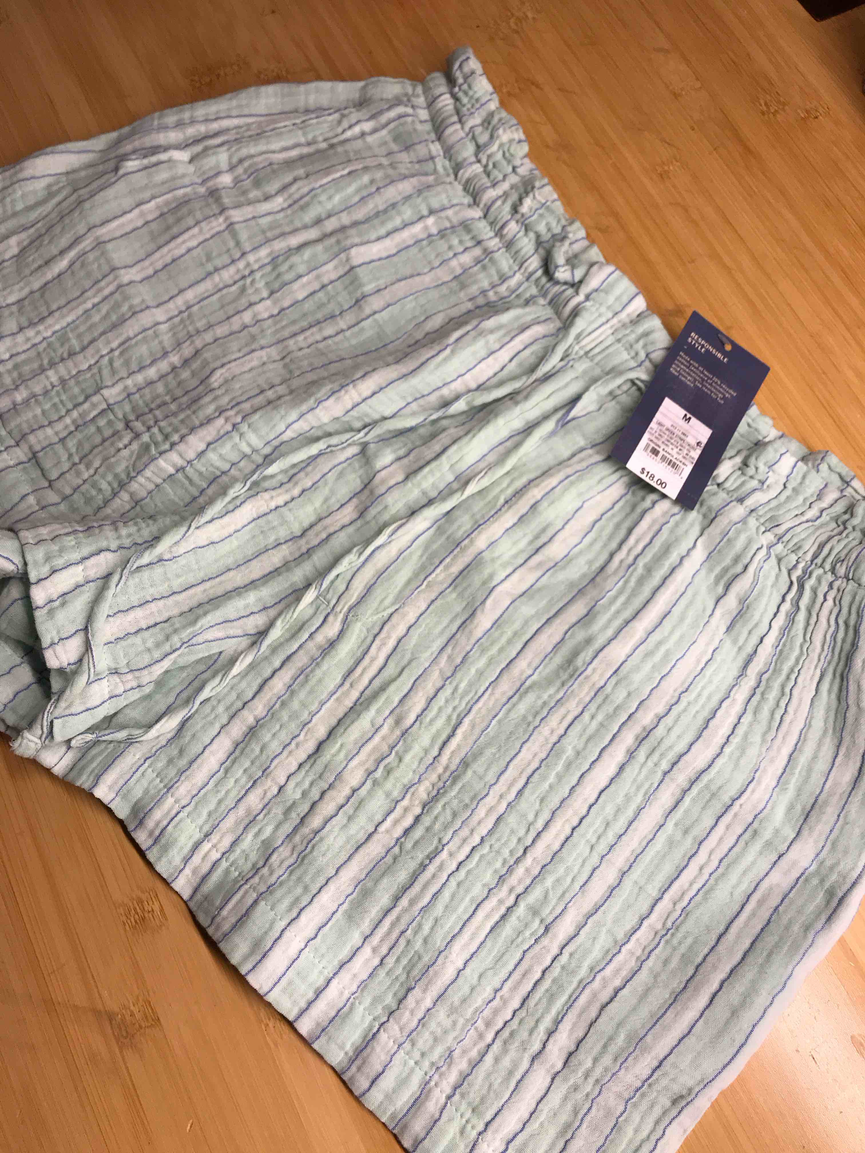Condition photo showing New/Like New for Women's High-Rise Gauze Tie-Waist Pull-On Shorts - Universal Thread™ Light Green Striped M: Side Pocket