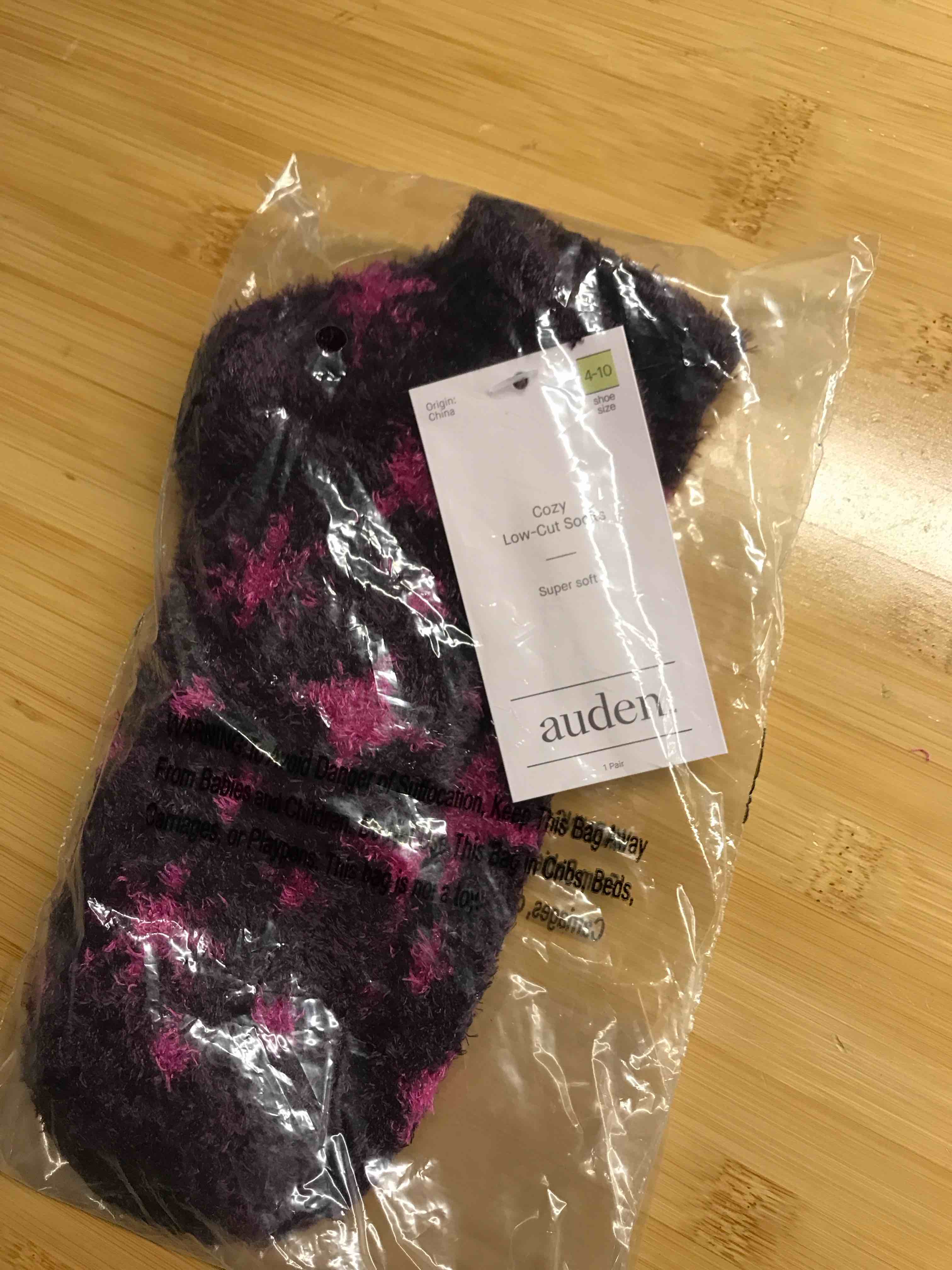 Condition photo showing New/Like New for Women's Stars Cozy Low Cut Socks - Auden™ Berry 4-10