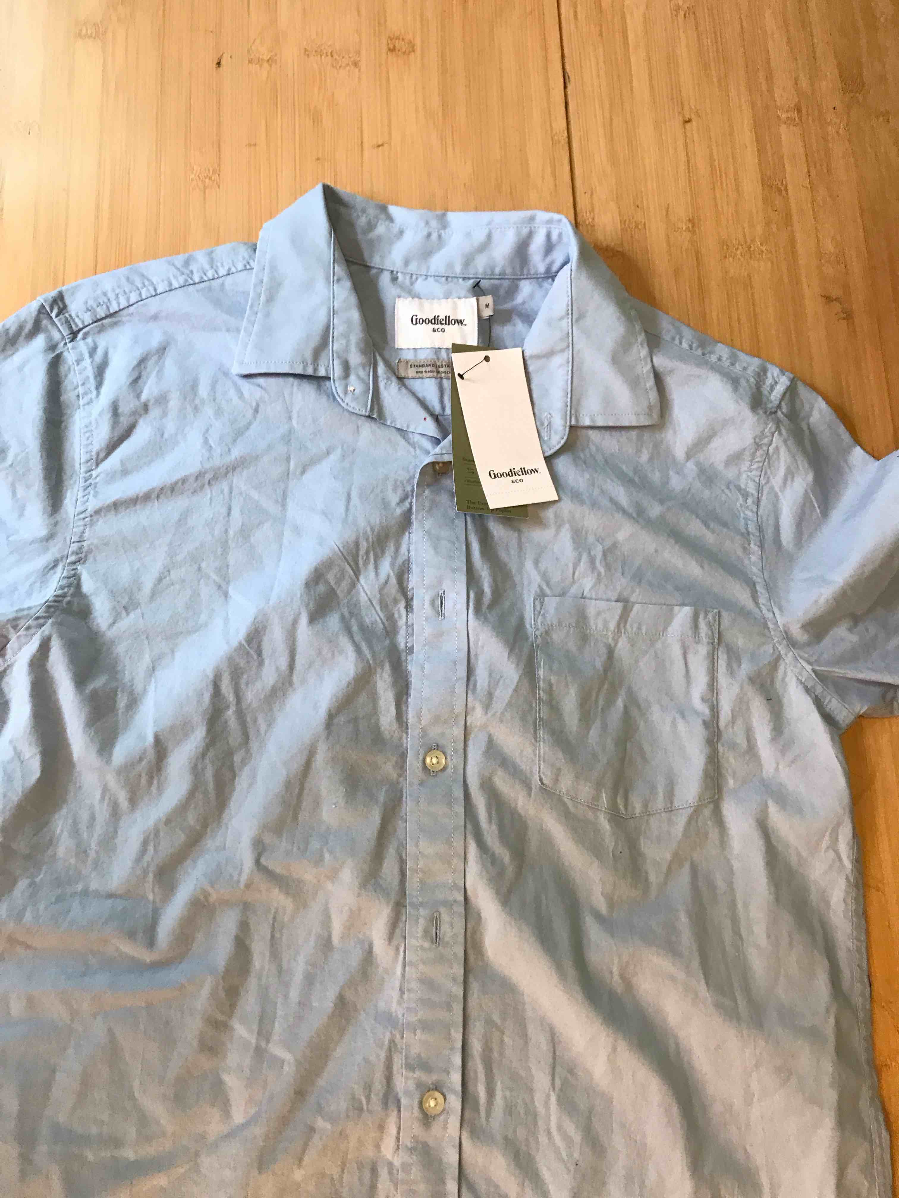 Condition photo showing New/Like New for Men's Short Sleeve Poplin Shirt - Goodfellow & Co™ Blue M: Cotton-Spandex Blend, Midweight, Button Down Collar