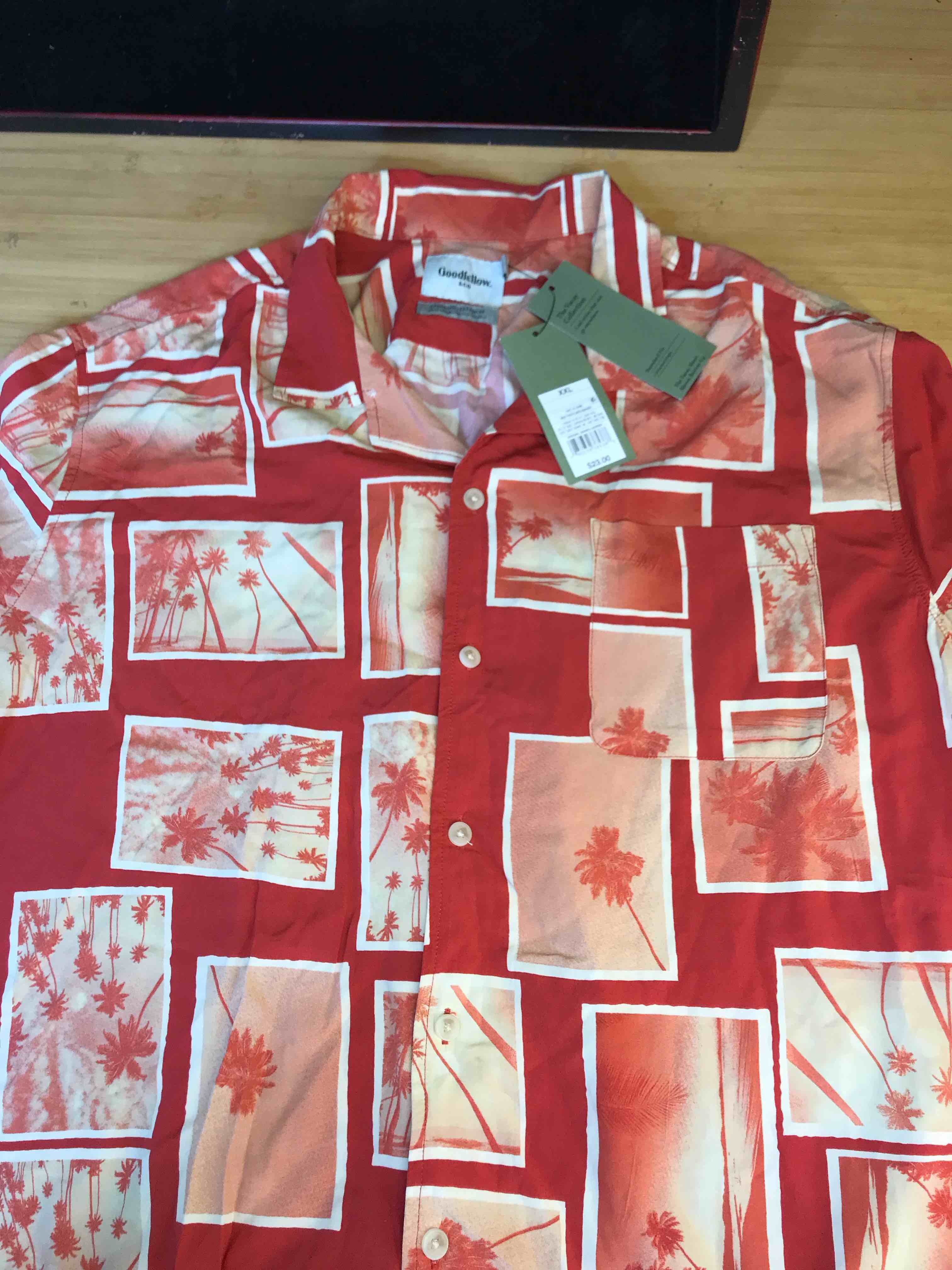 Condition photo showing New/Like New for Men's Tree Print Short Sleeve Button-Down Shirt - Goodfellow & Co™ Red XXL: Botanical Pattern, Poplin Fabric