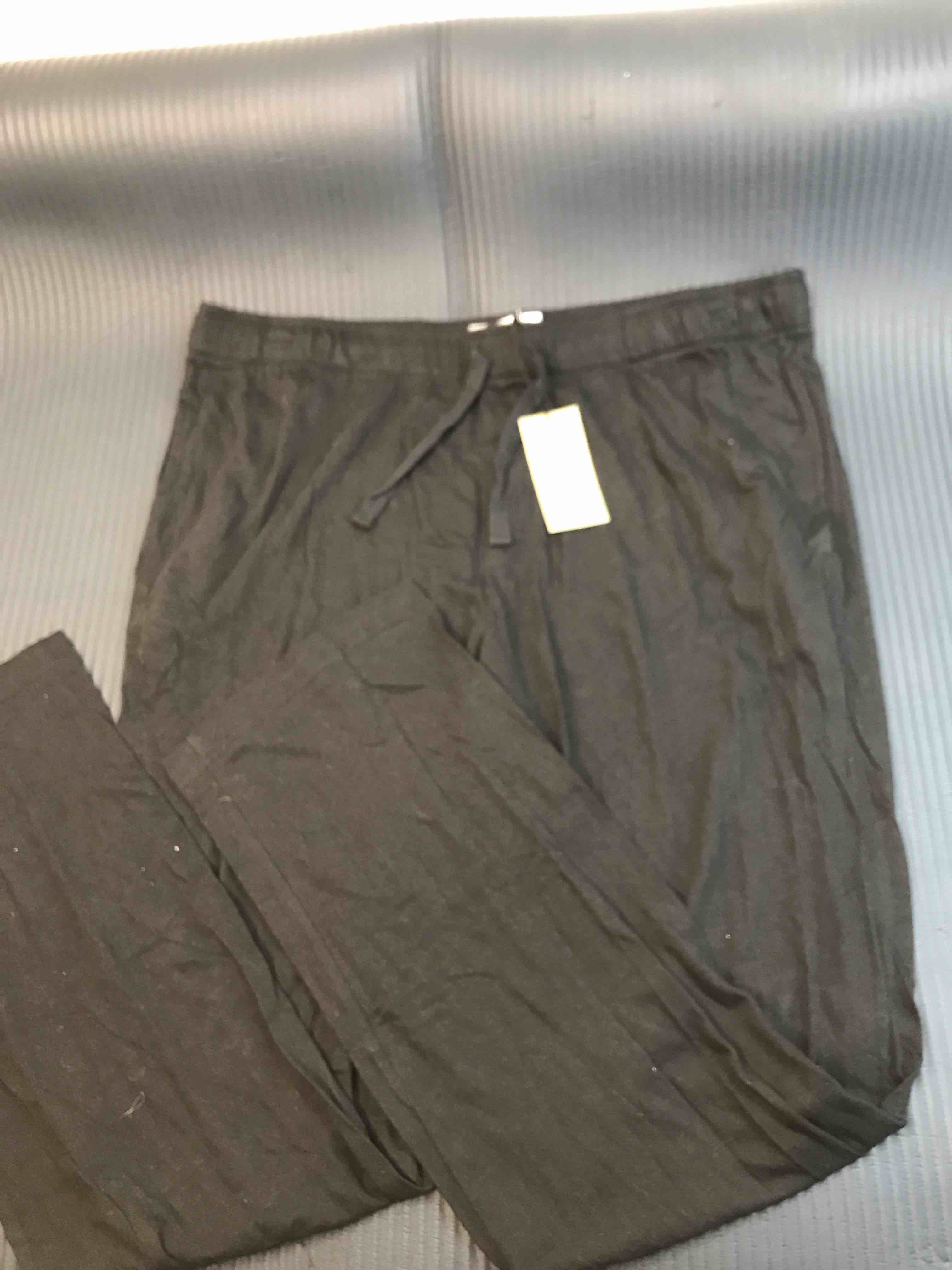 Condition photo showing New/Like New for Men's 32" Knit Pajama Pants - Goodfellow & Co™ Black XL