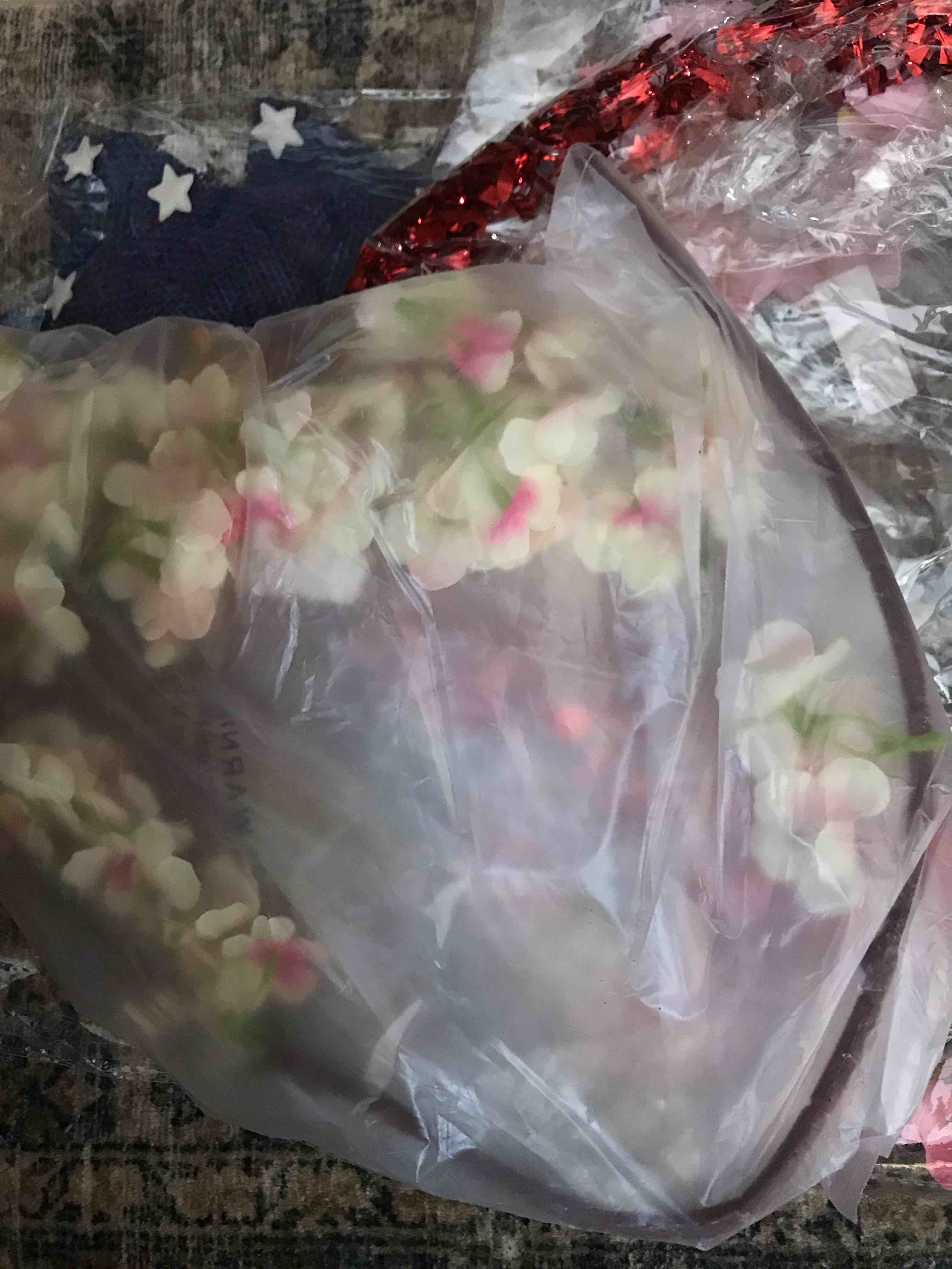 Condition photo showing New/Like New for 5 Assorted Decorations 