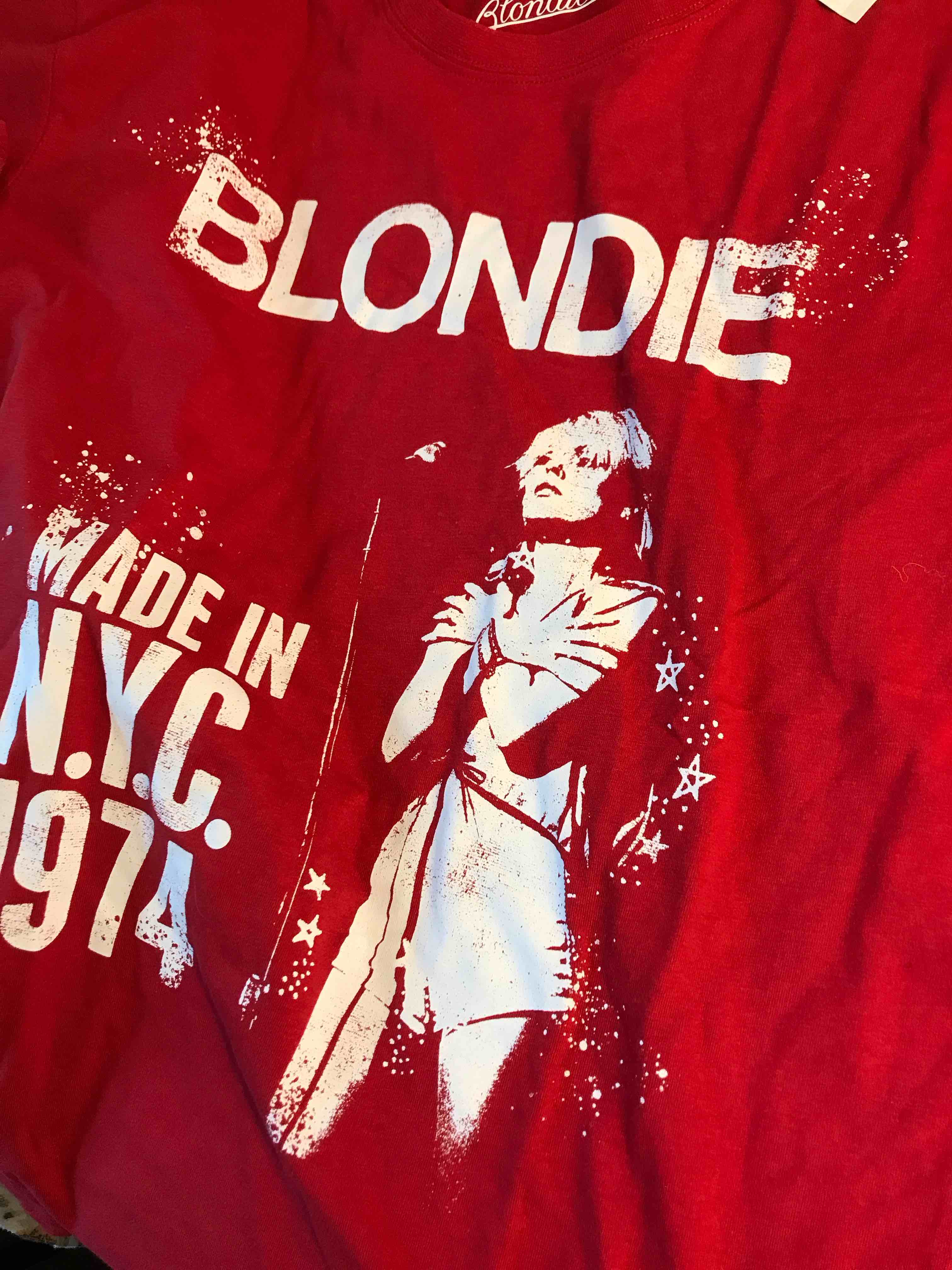 Condition photo showing New/Like New for Blondie Girls' Oversized Graphic T-Shirt - Red L: Cotton, Recycled Polyester, Lightweight Jersey, Crew Neck, Short Sleeve