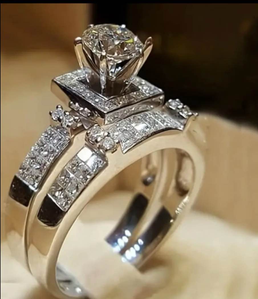 Beautiful 925 Silver Plated Sapphire Ring Sz 8