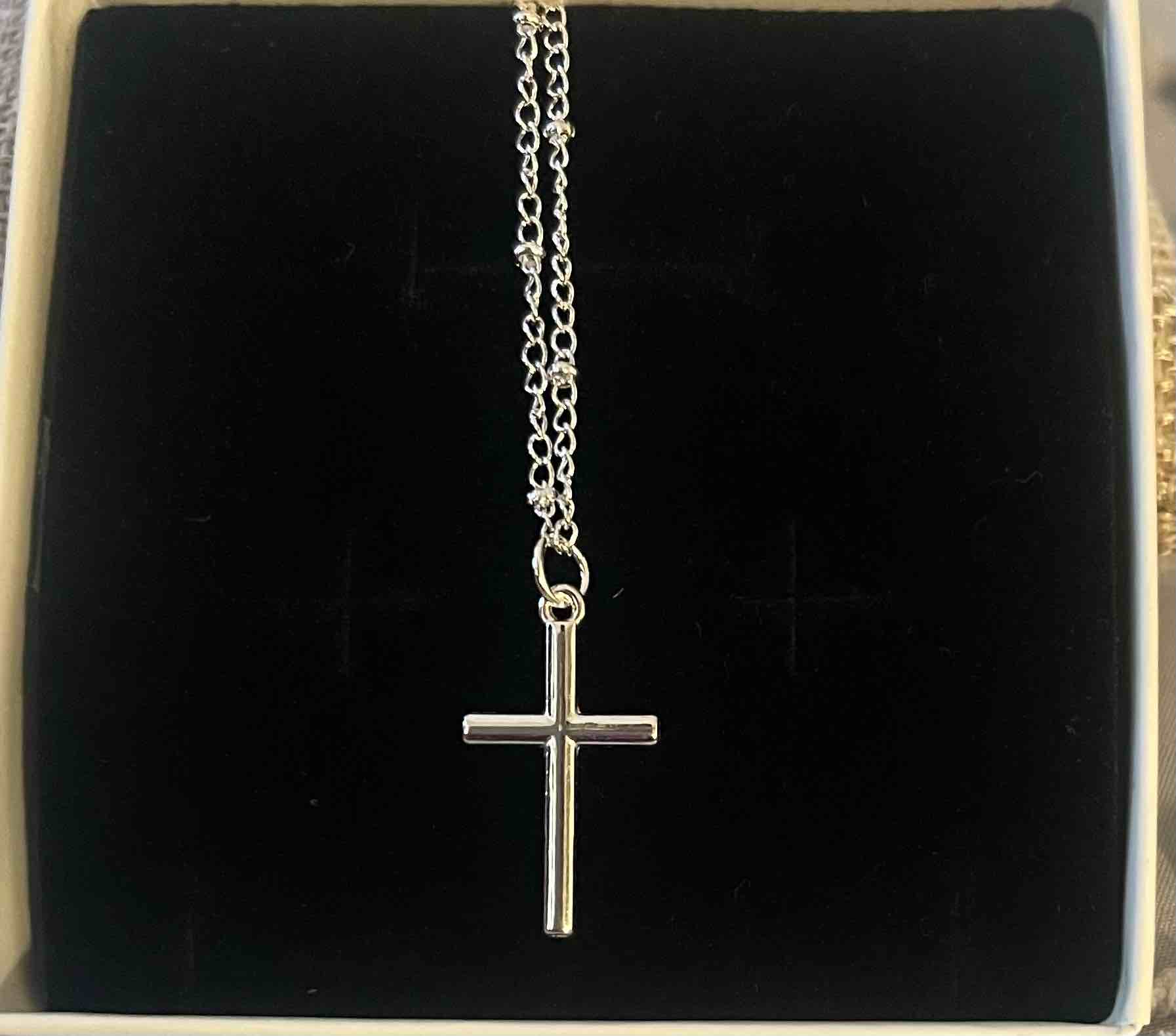 Beautiful 925 Silver Plated Cross Necklace 