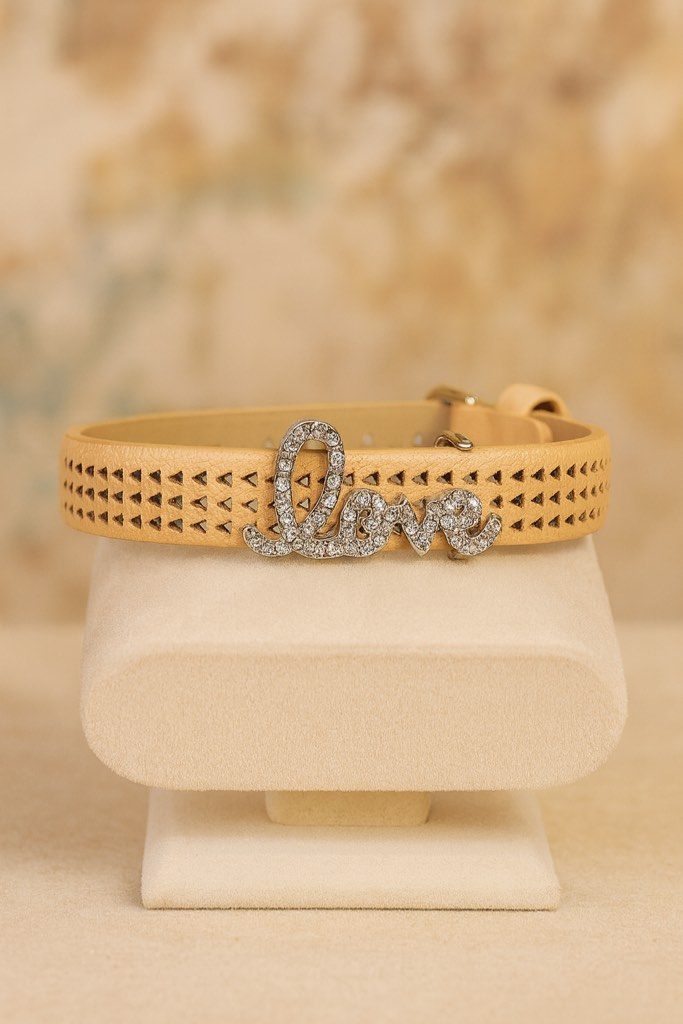 Gorgeous leather bracelet 