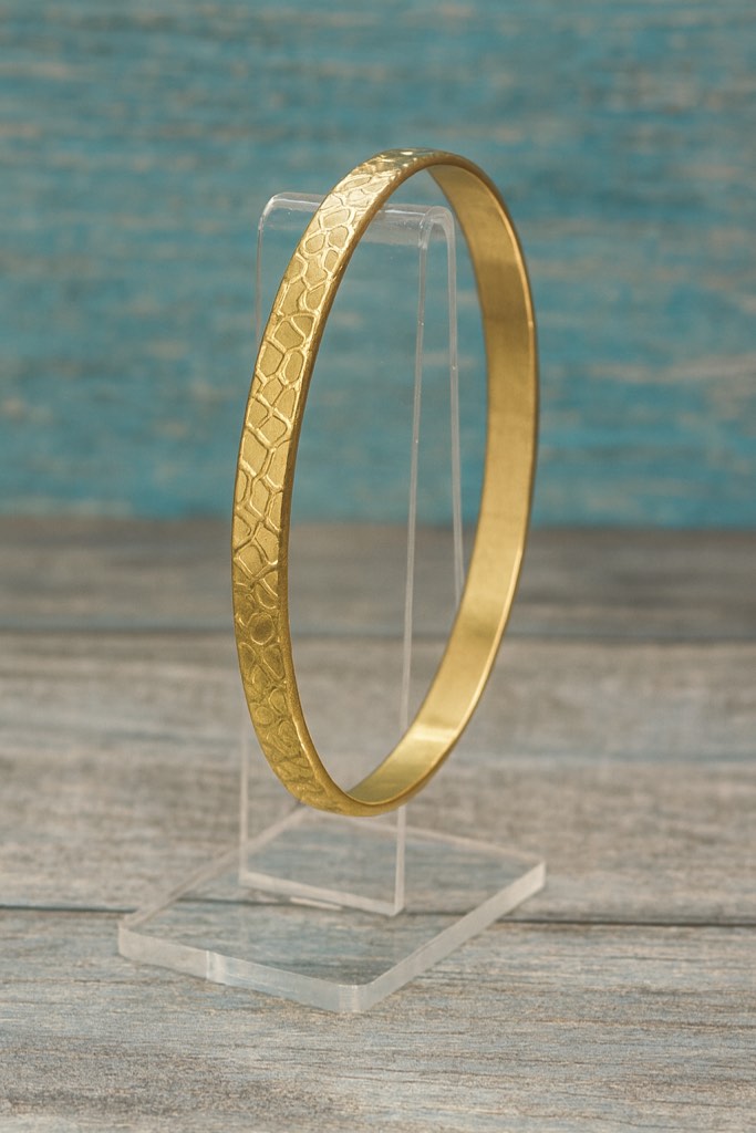 Beautiful 18k gold plated bangle bracelet 