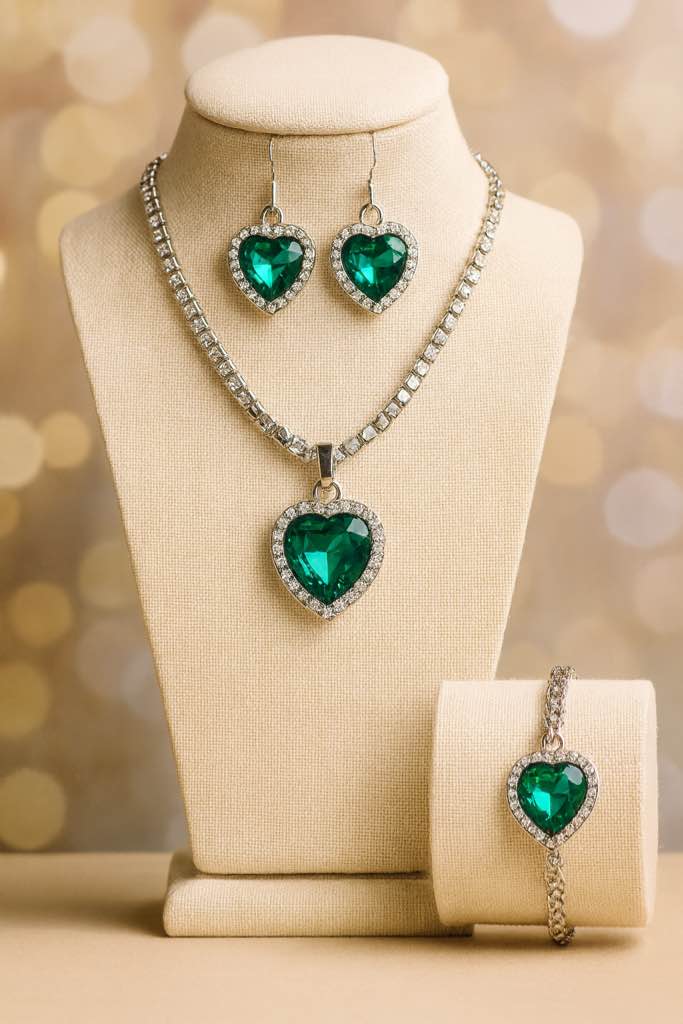Gorgeous 925 Silver plated Emerald Green Necklace, bracelet and earrings set
