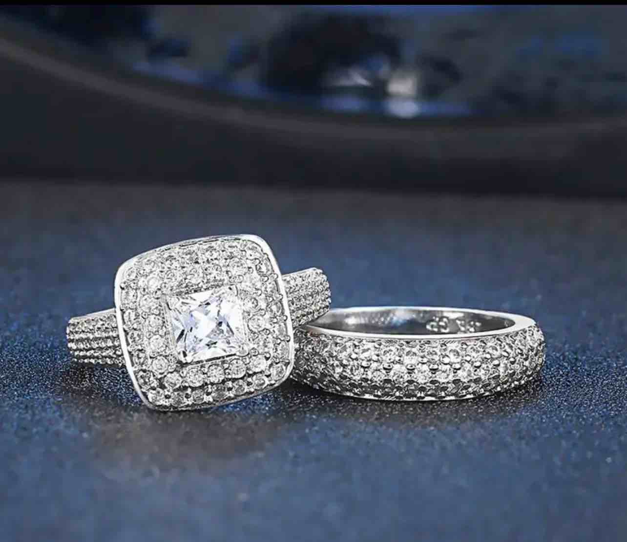 Gorgeous 925 silver plated sapphire ring size 7