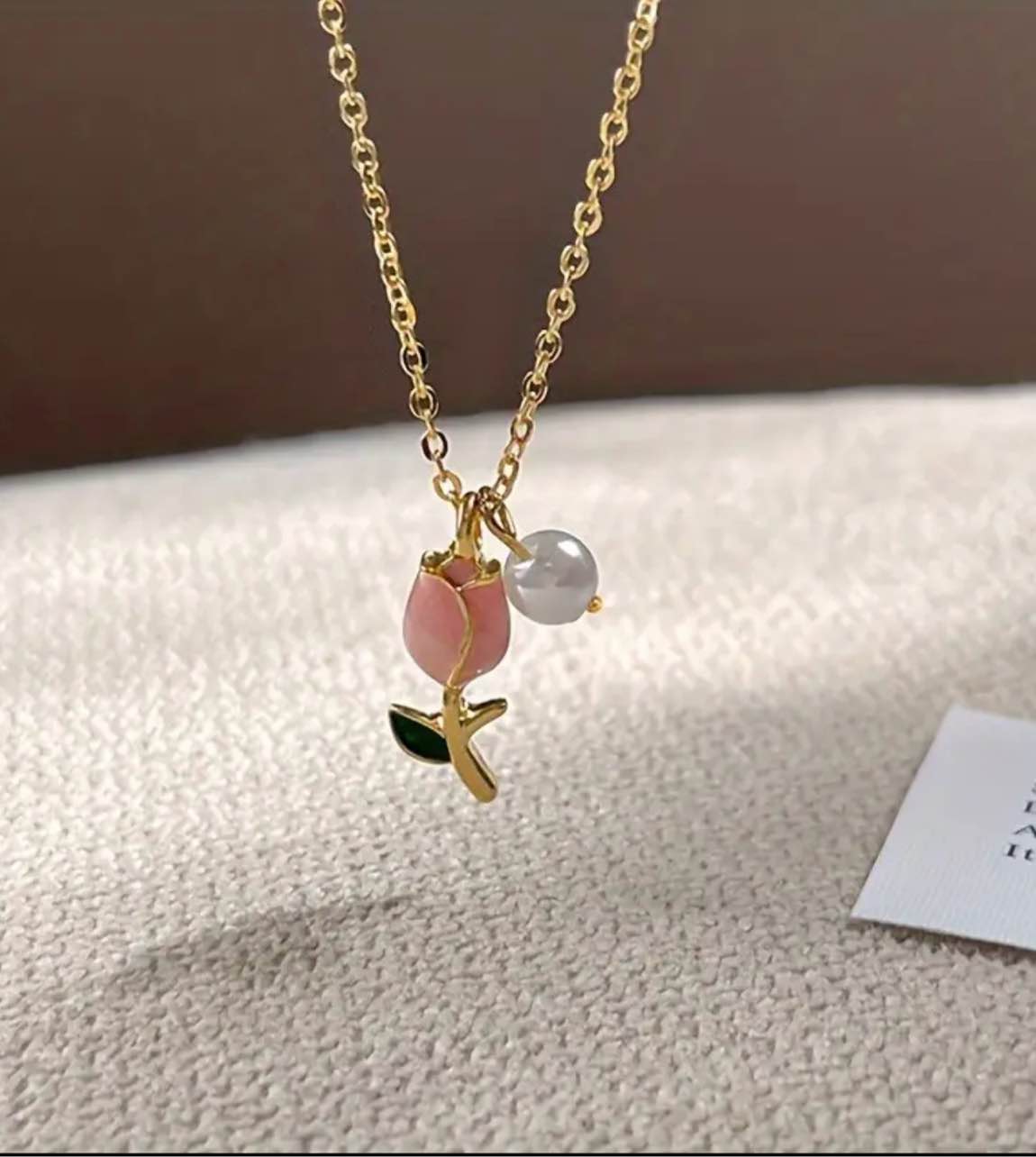 Beautiful 18k gold rose necklace 
