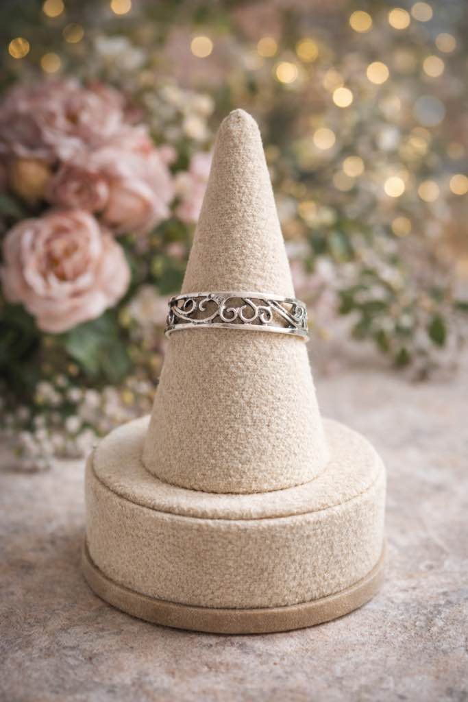 Beautiful 925 Silver Plated  Ring Sz 7