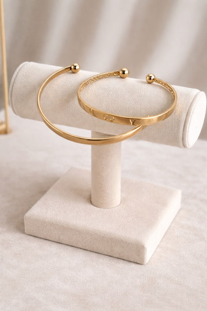 Condition photo showing New/Like New for Bold and eye-catching red drop earrings 