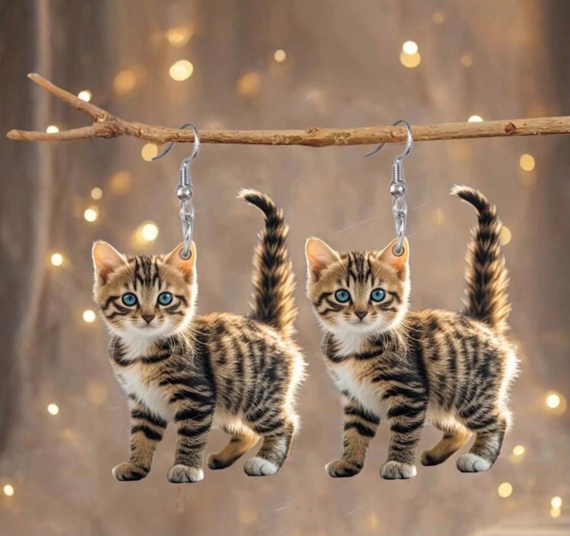 1 Pair Of Charming Cute Cat Acrylic Pendant Earrings, Cartoon Personalized Style, Suitable For Casual Decoration And Party Decoration, Ideal Gift For Friends On Christmas And Thanksgiving