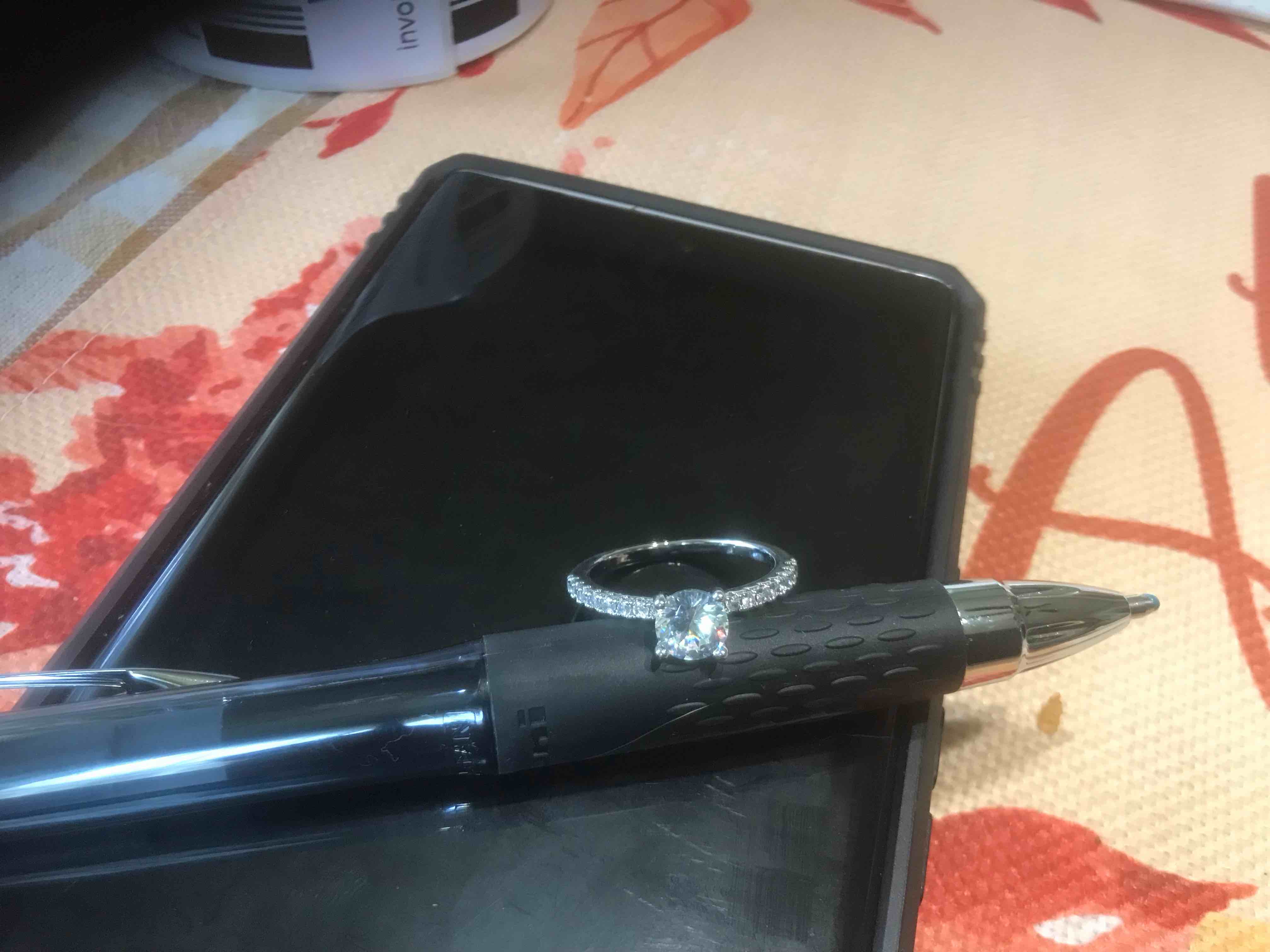 round cut women’s engagement ring size 7