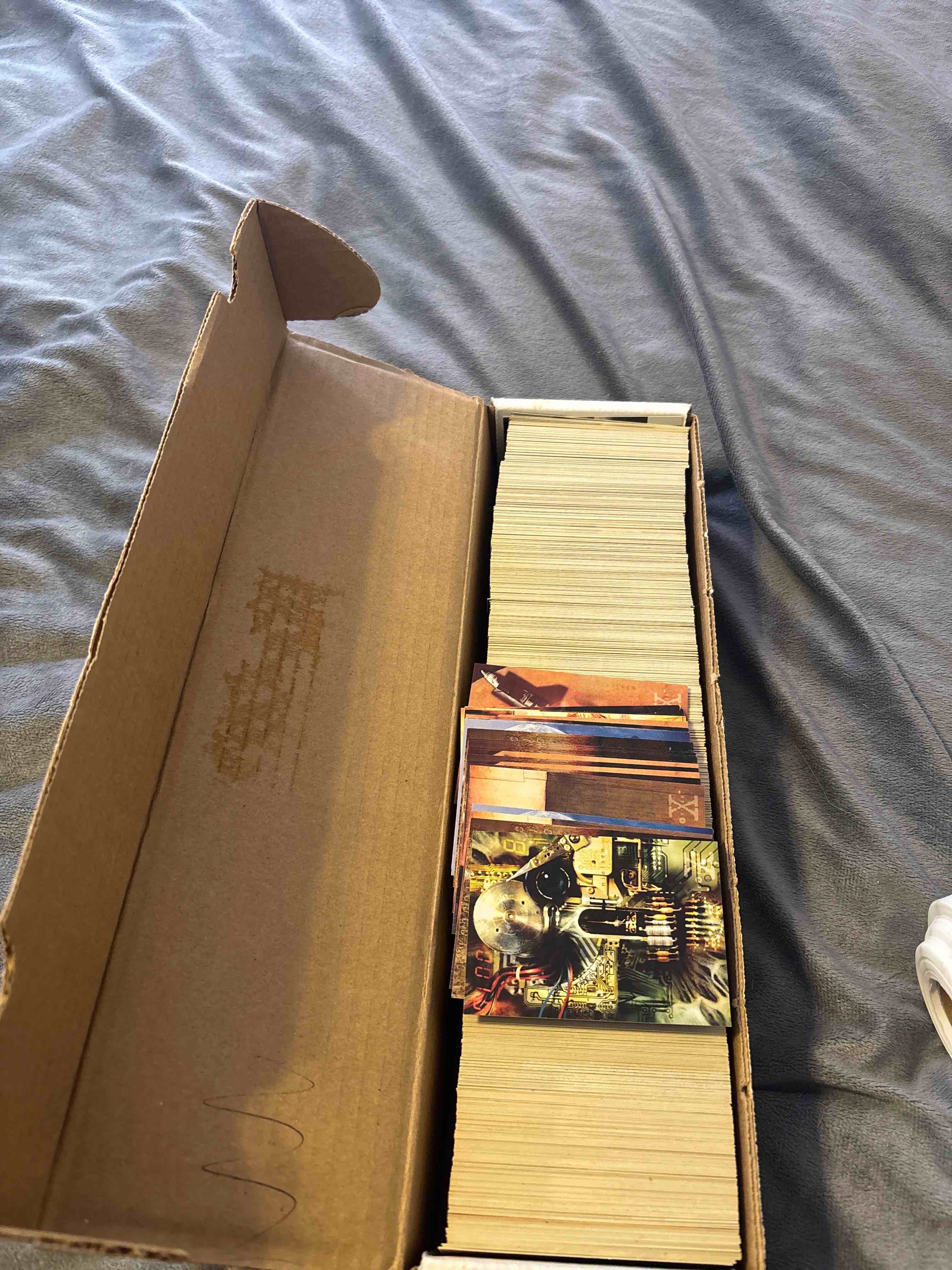 large box of X file collectors cards (about 124 cards)