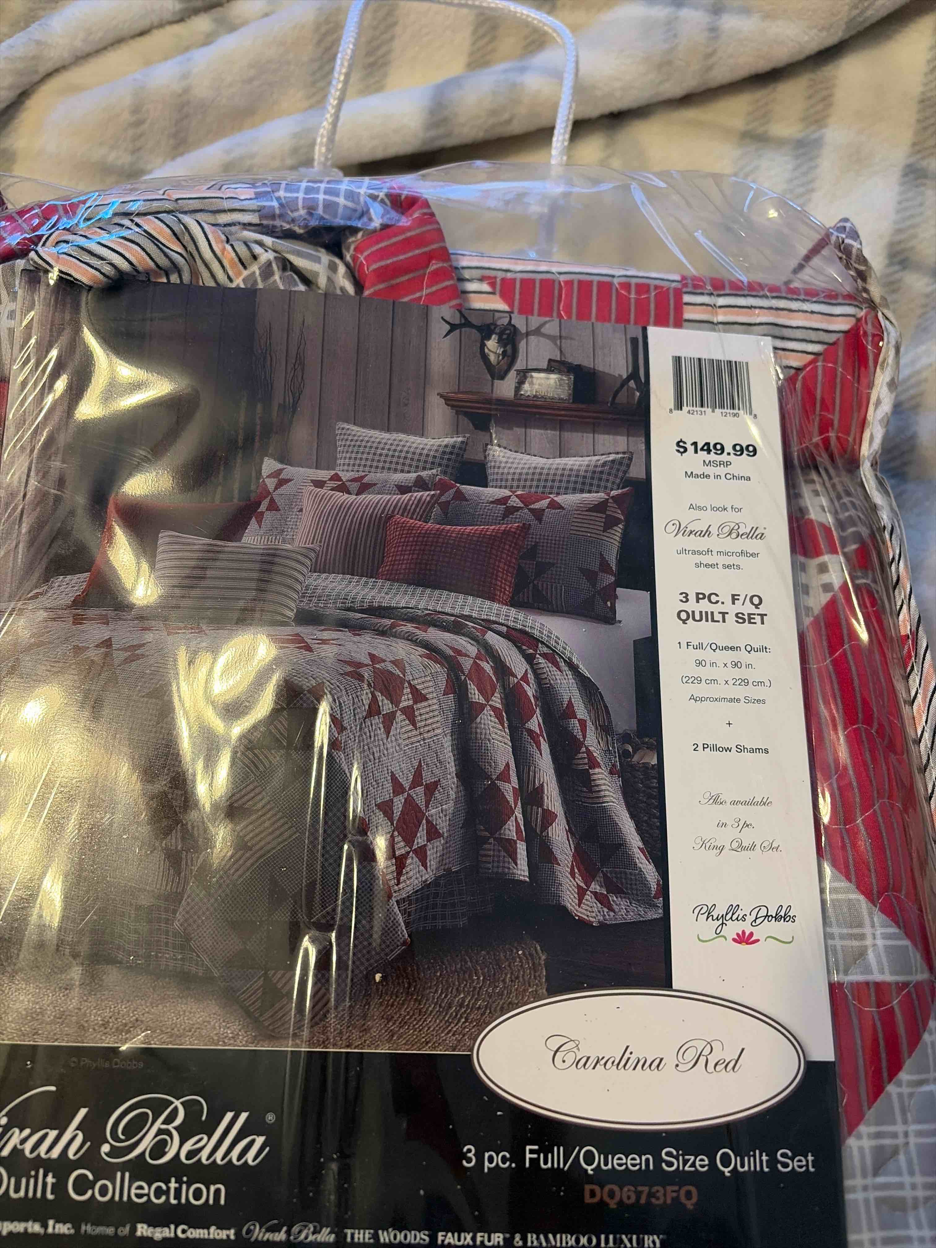 Condition photo showing New/Like New for 3 piece quilt set full/queen size
