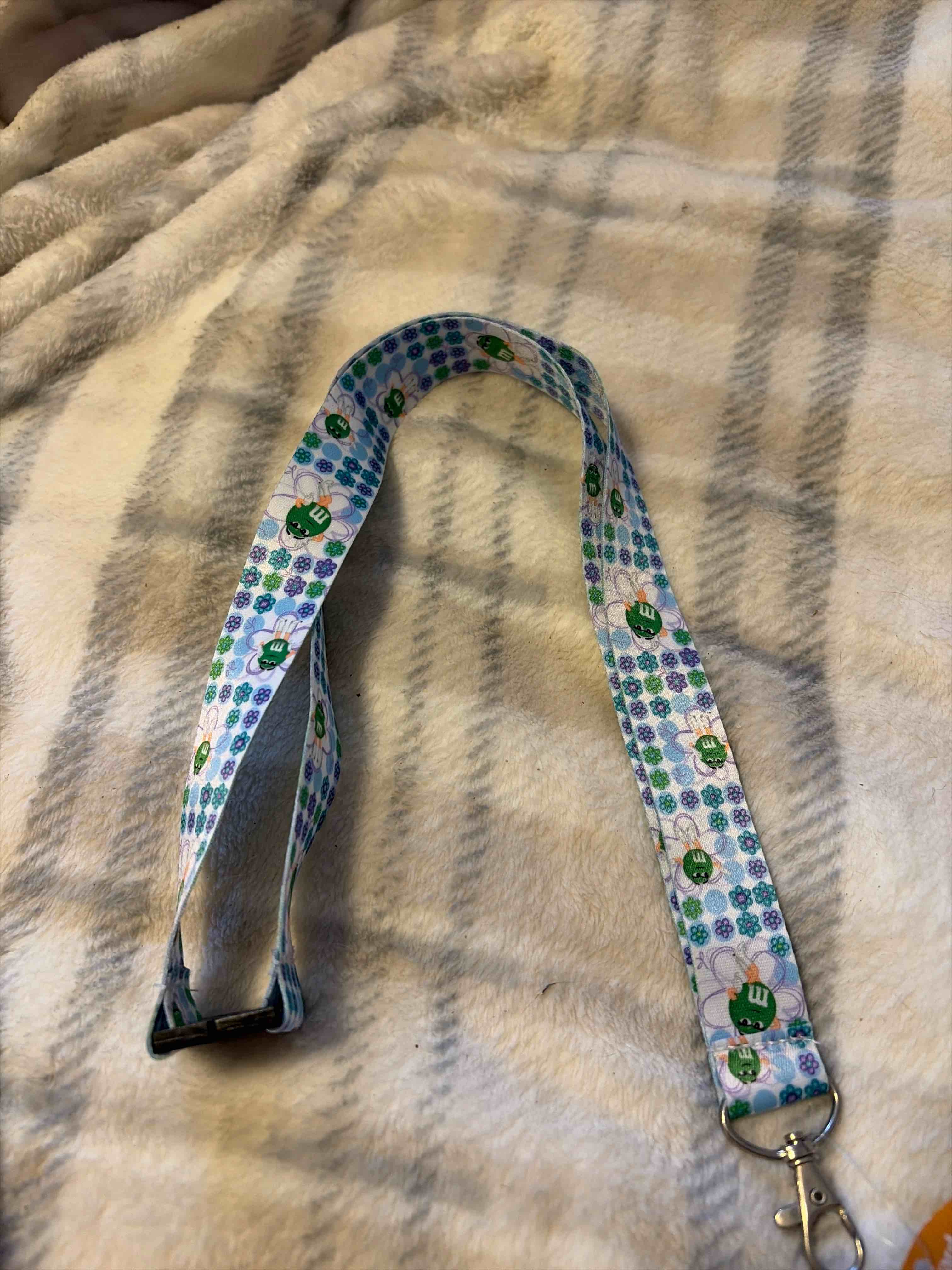 M&m breakaway lanyard 