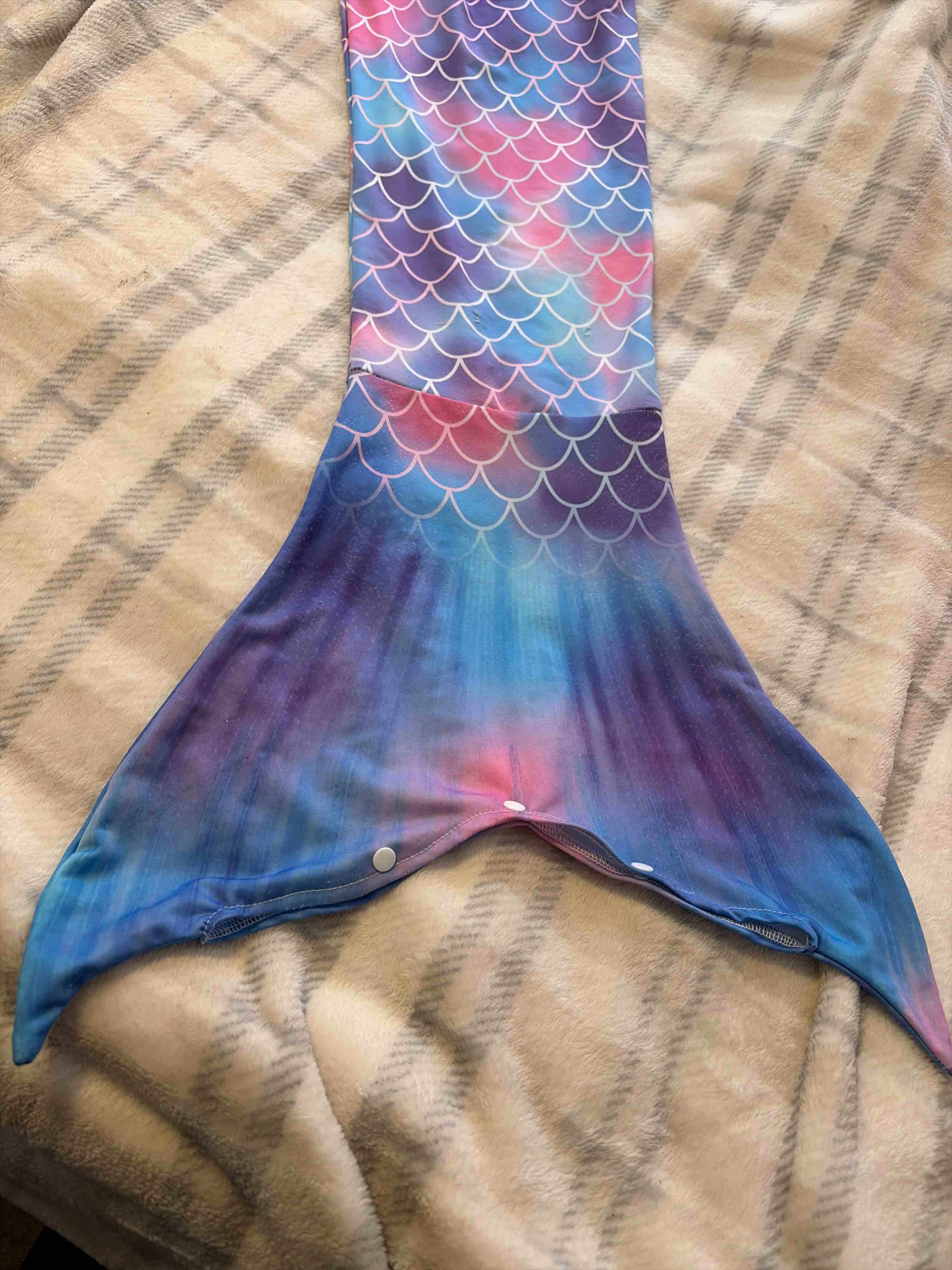 Condition photo showing Good Condition for mermaid skirt