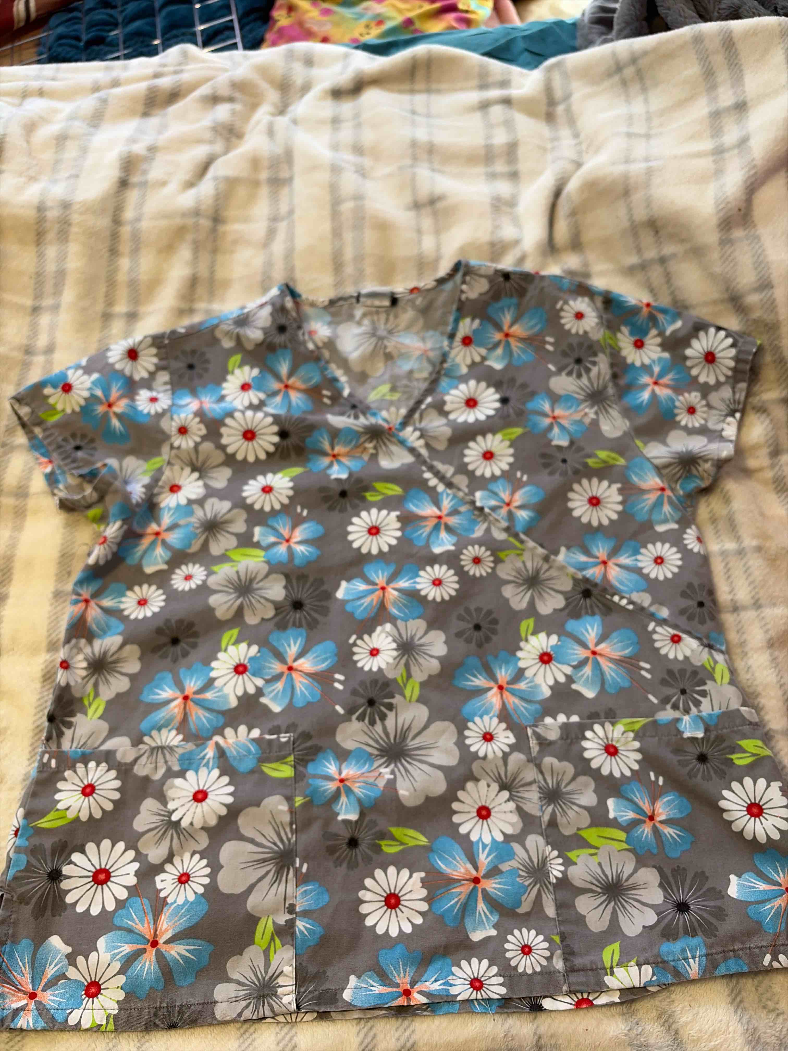 scrub top size large 