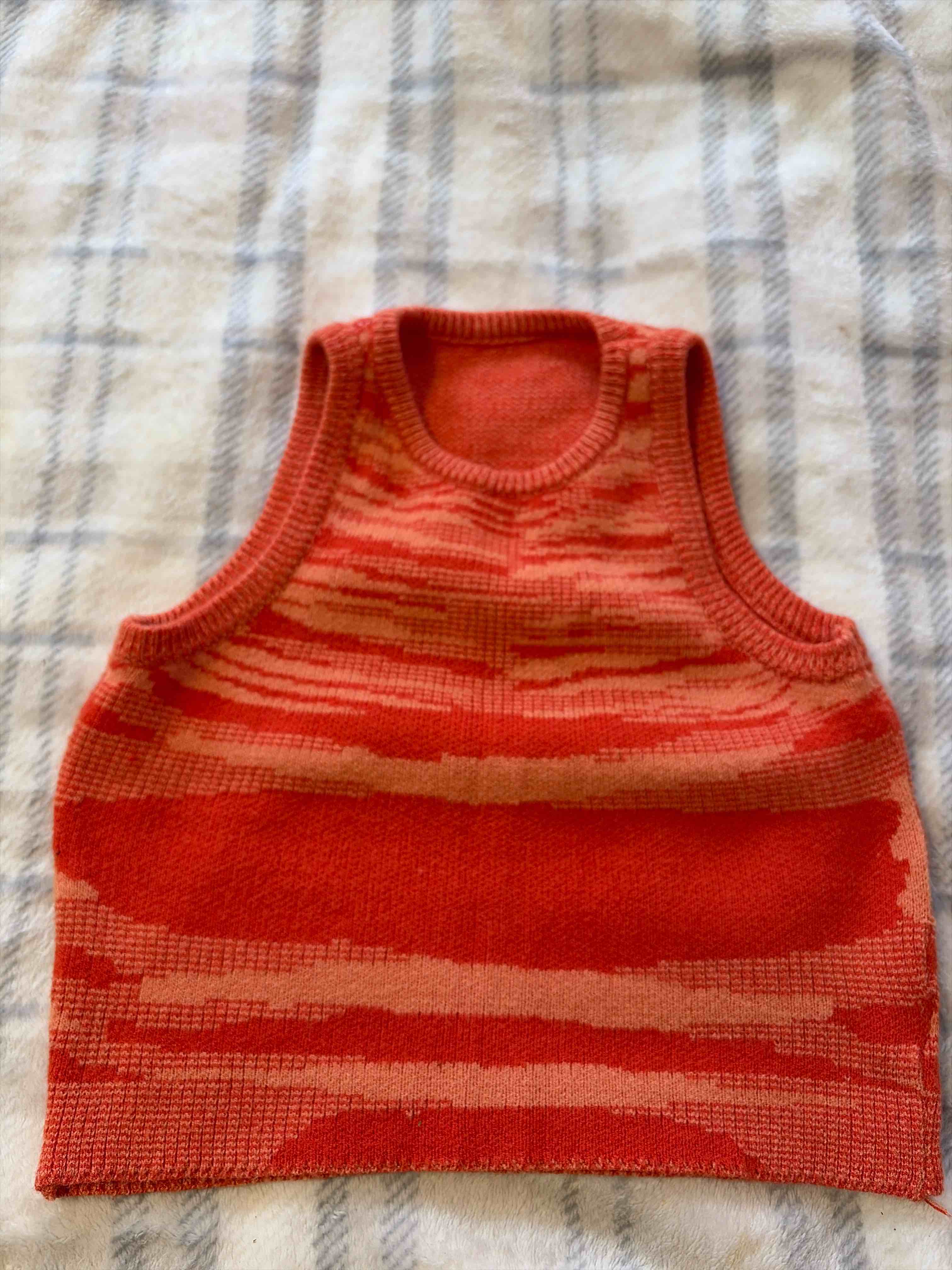 Condition photo showing Good Condition for knitted sweater tank size medium 