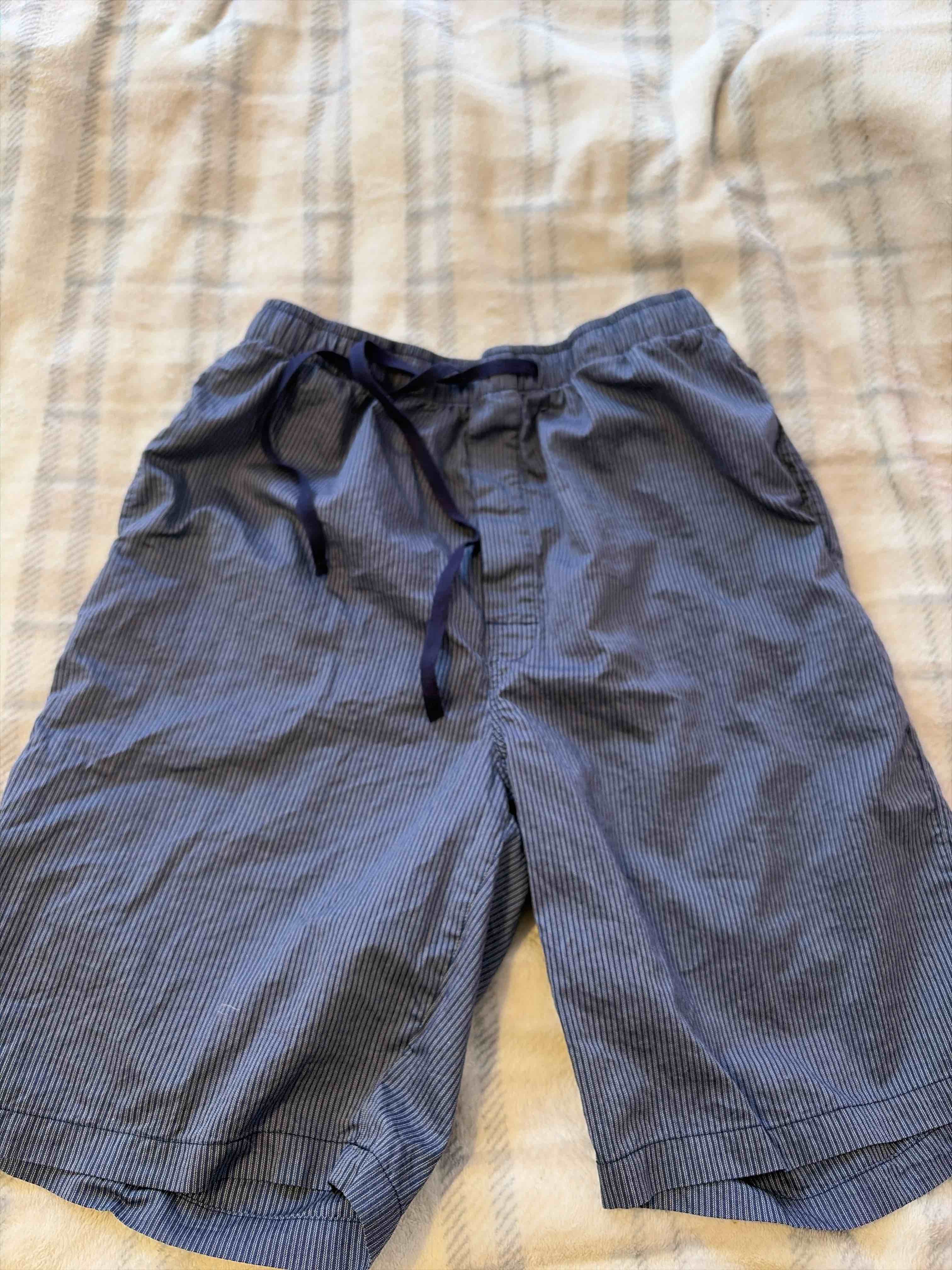Condition photo showing New/Like New for David archy boxer shorts with pockets size medium 