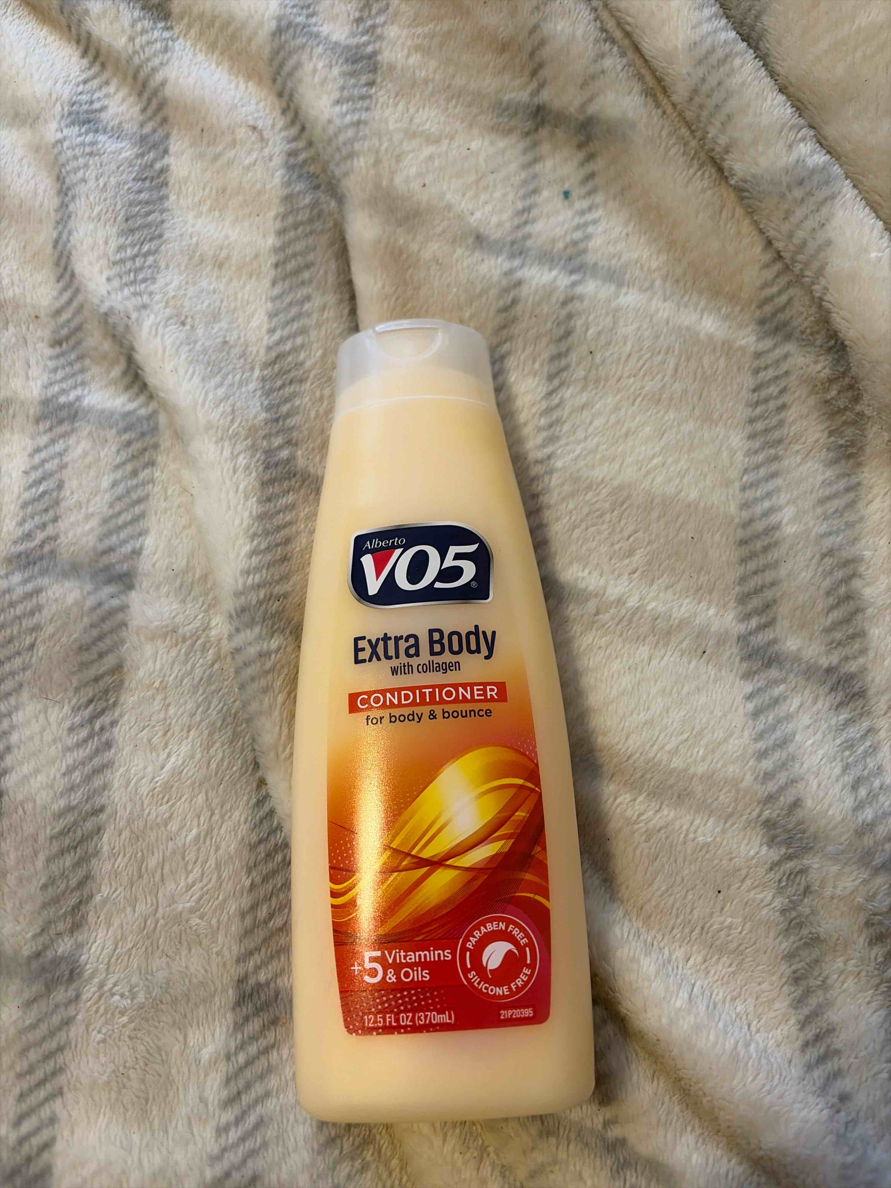Condition photo showing New/Like New for VO5 extra body conditioner 