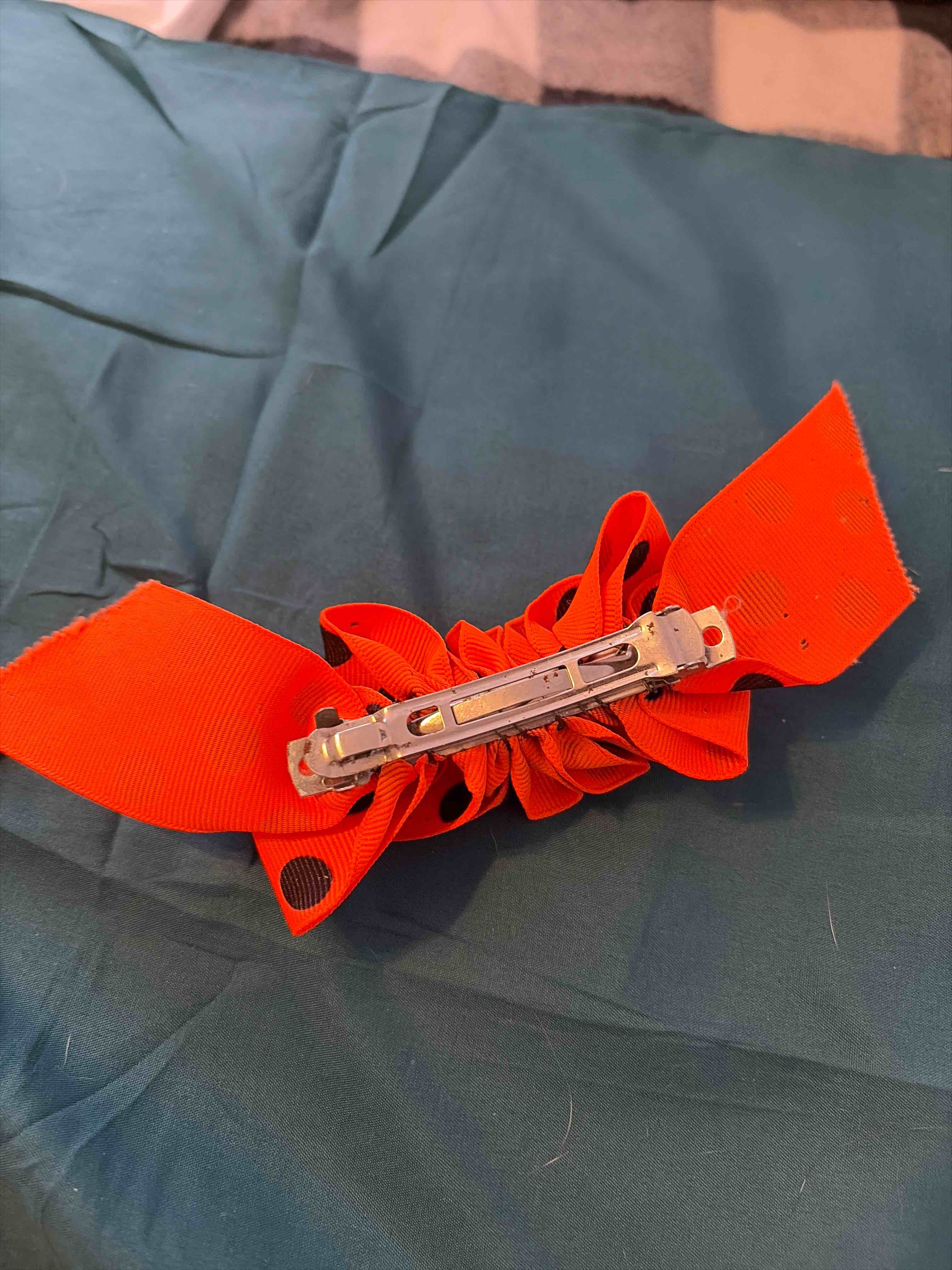 Condition photo showing New/Like New for black and orange hair bow 