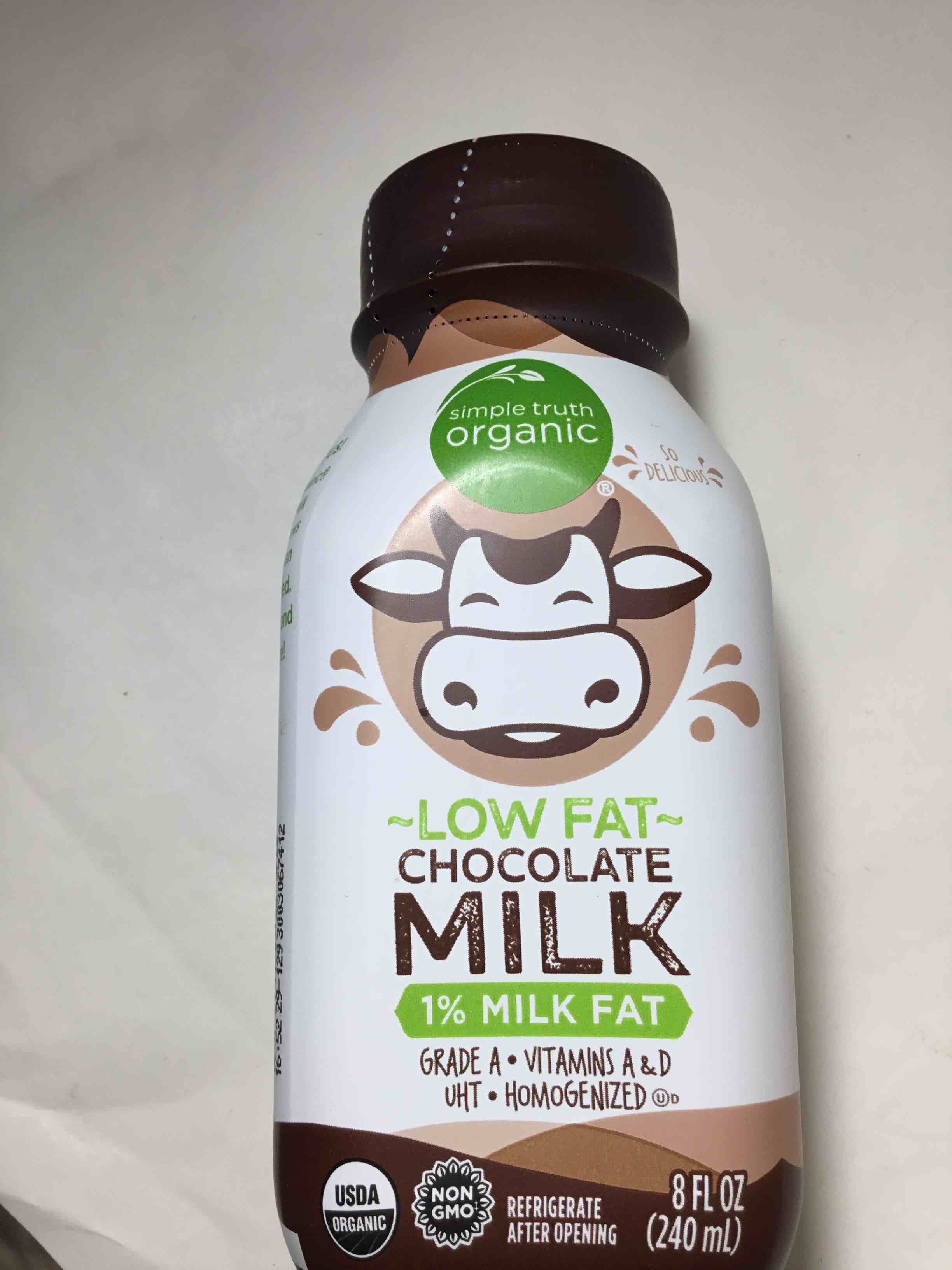 Low fat chocolate milk – Simple Truth Organic 8 oz bottle