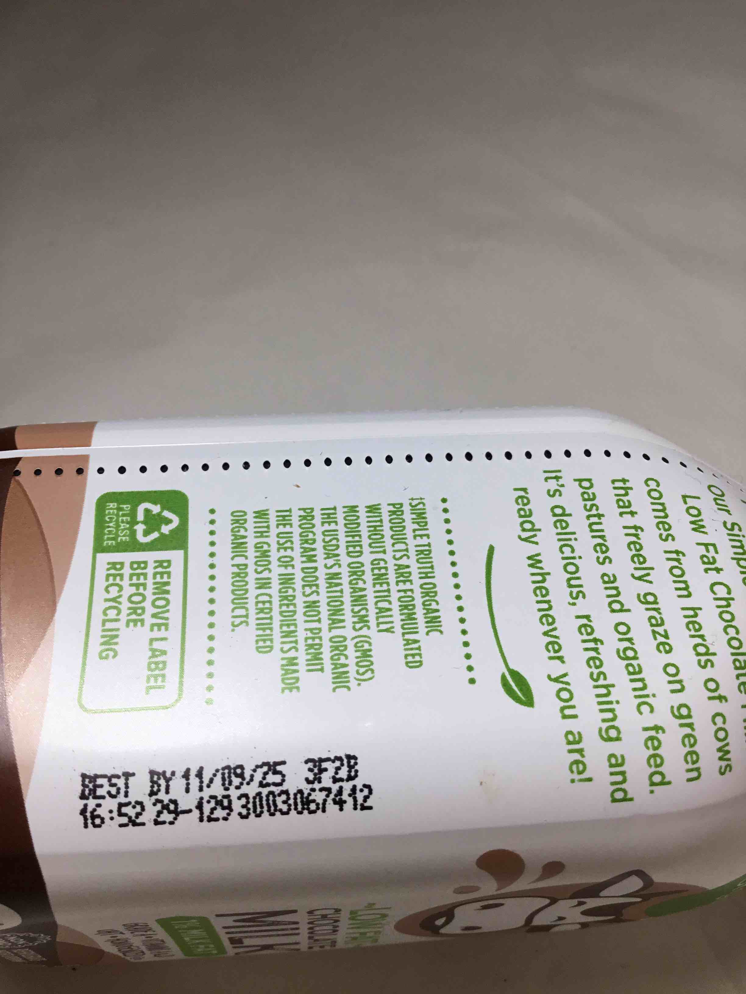 Low fat chocolate milk – Simple Truth Organic 8 oz bottle