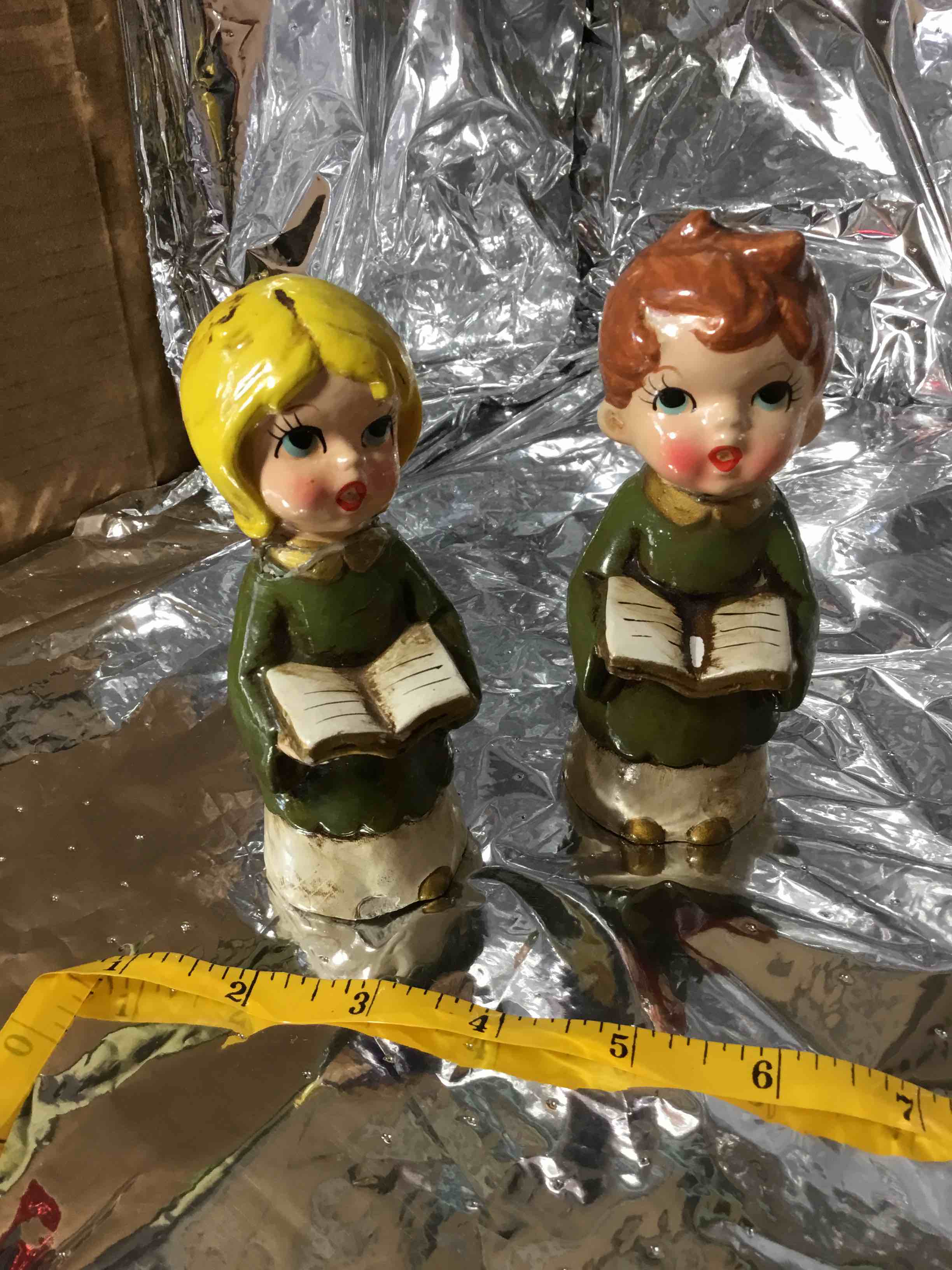 Choir C arolers Figurines