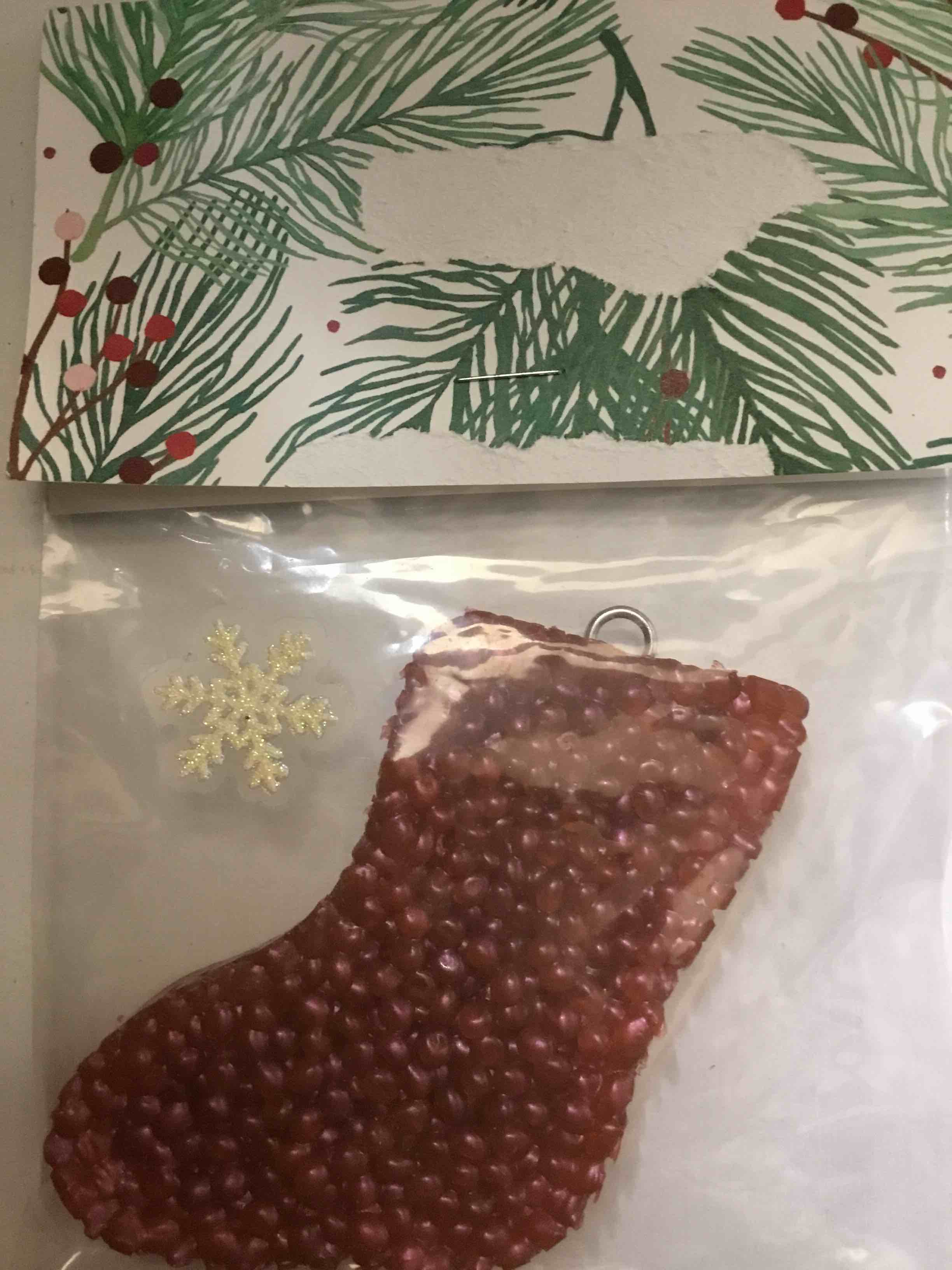 Scented air freshener made of berry beads in the shape of a Christmas stocking. 