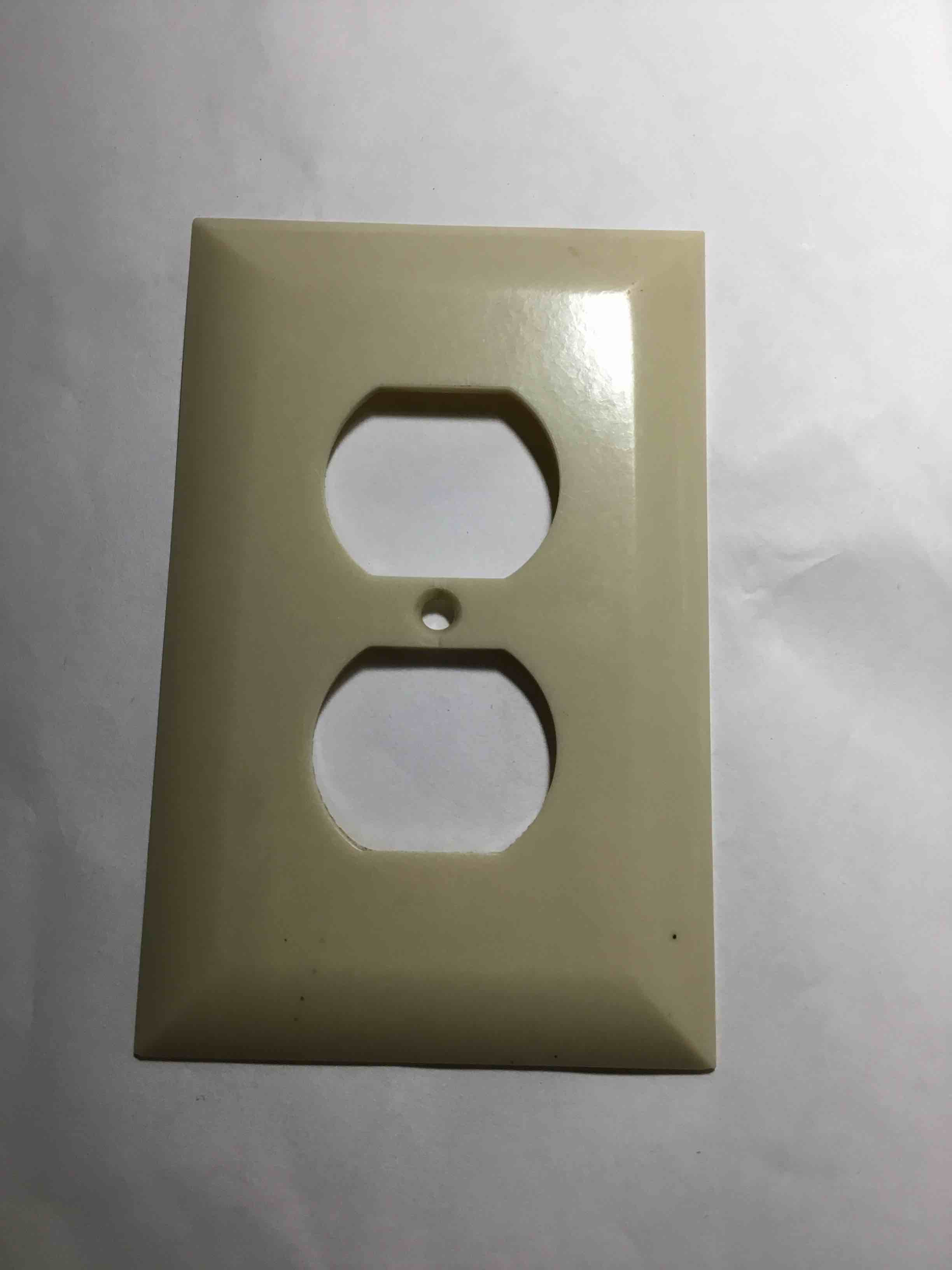 Standard 1-Gang duplex electrical wall plate