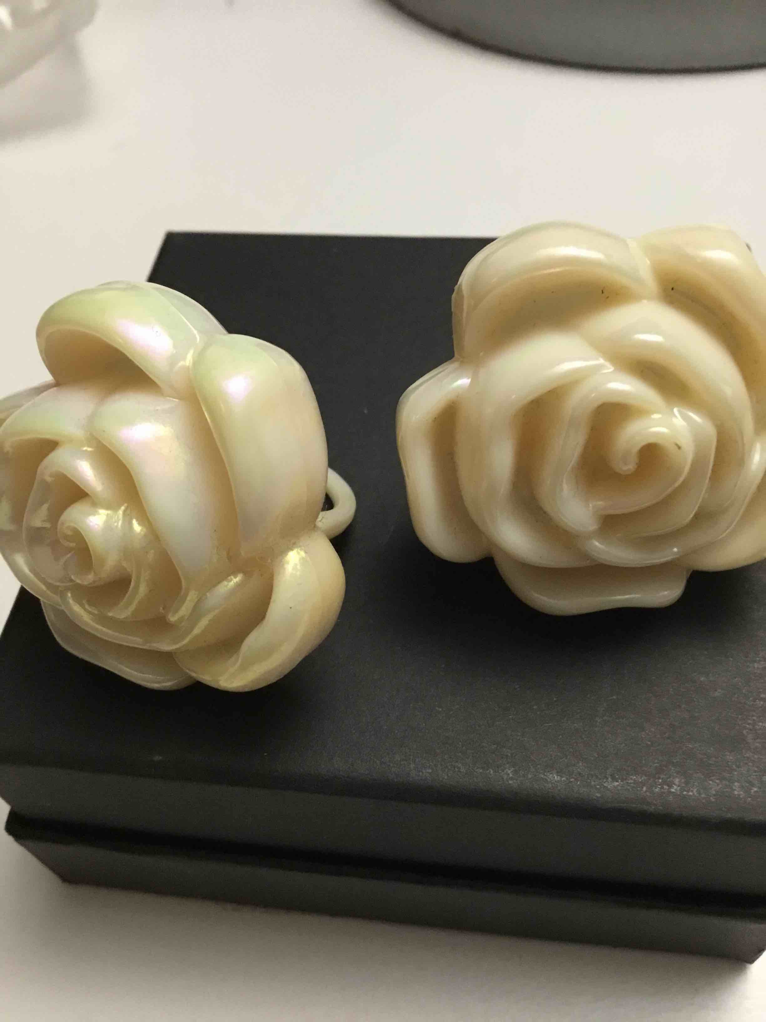 Iridescent acrylic flower rings