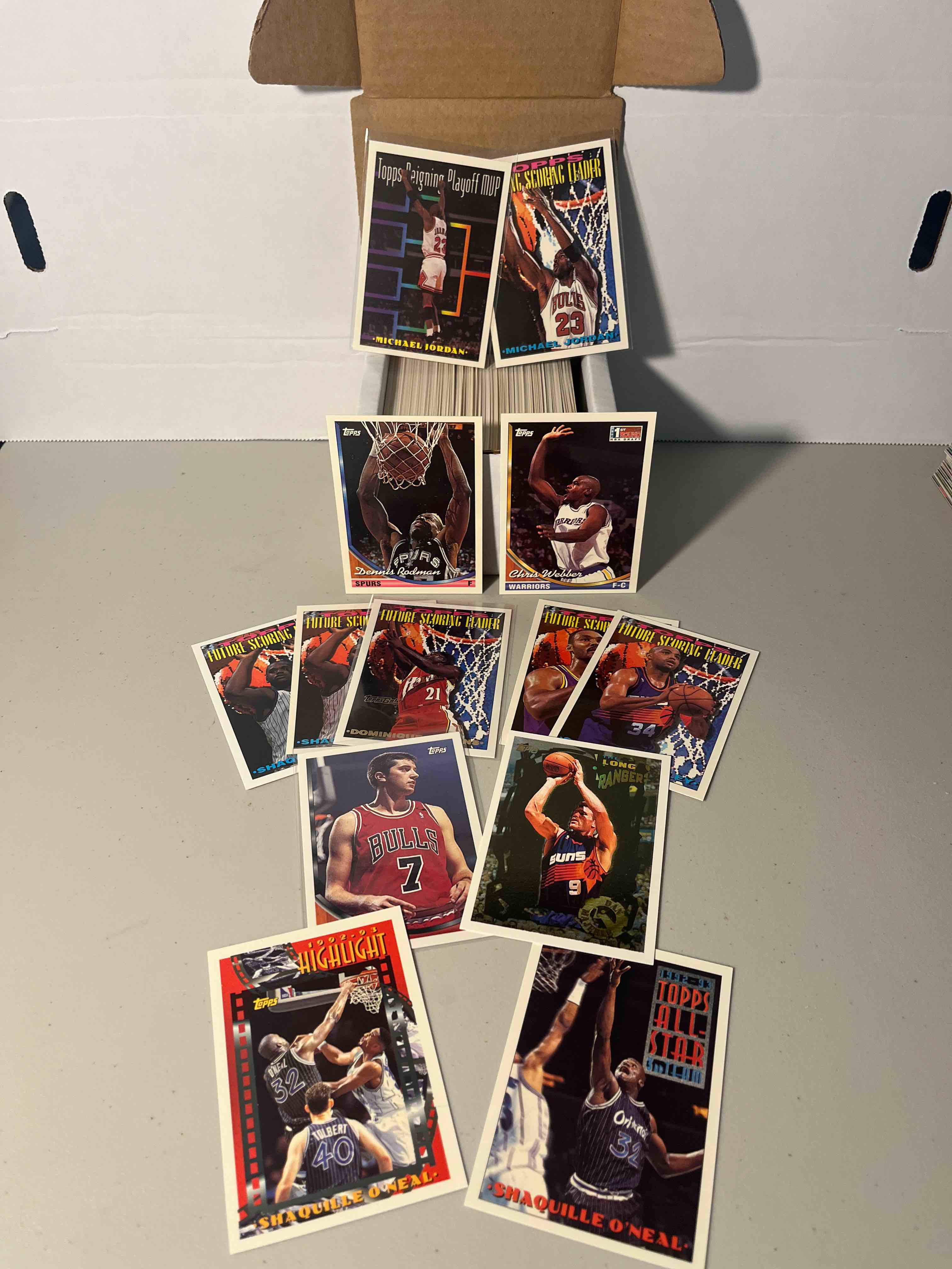 200ct. lot of 1993-1994 Topps Basketball cards- Gold parallels, Michael Jordan, Shaq, HOFs, Rookies and Stars