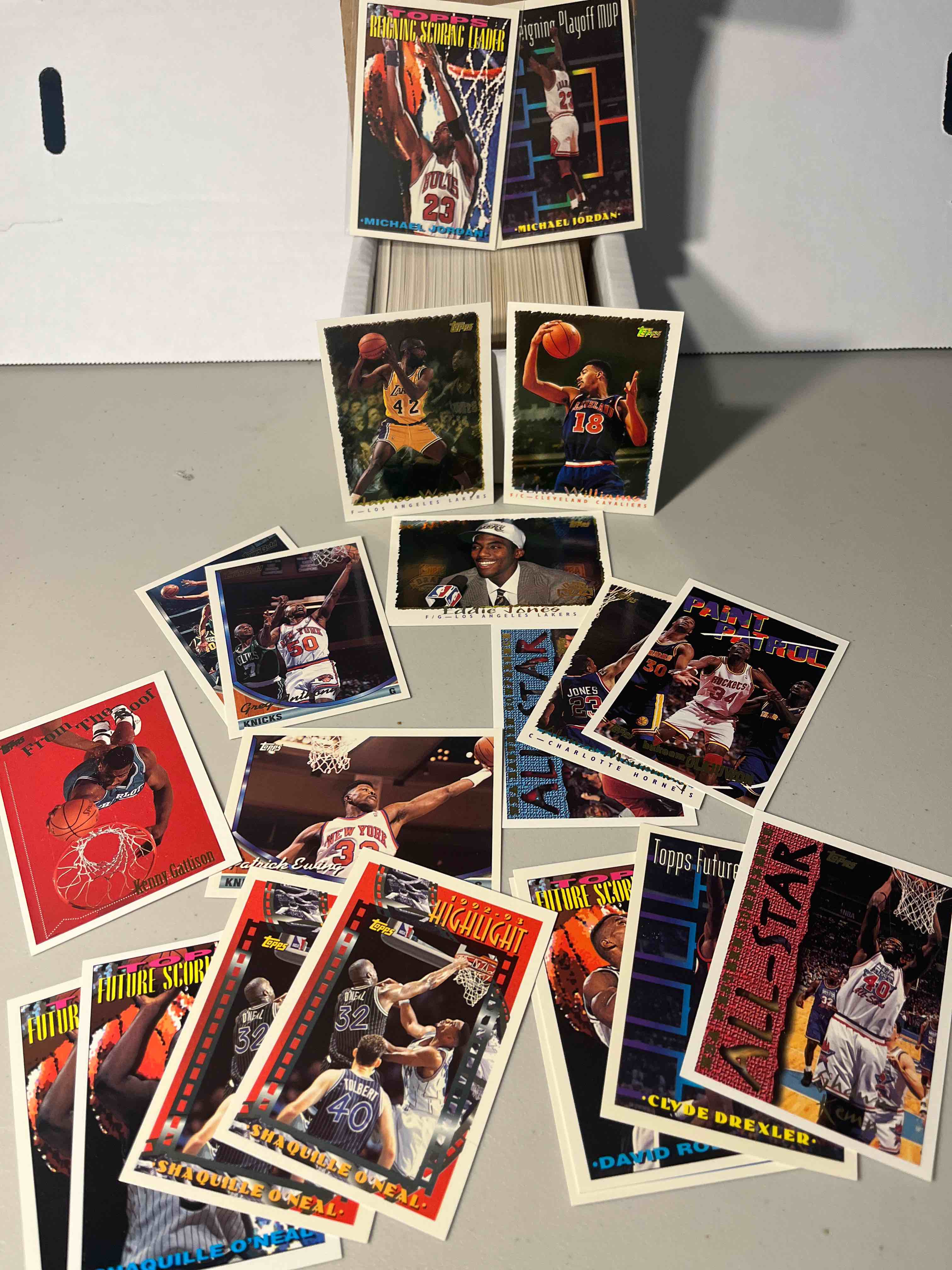 200t. lot of 1993-1994 Topps Basketball cards- Gold parallels, Michael Jordan, Shaq, Inserts, HOFs, Rookies and Stars