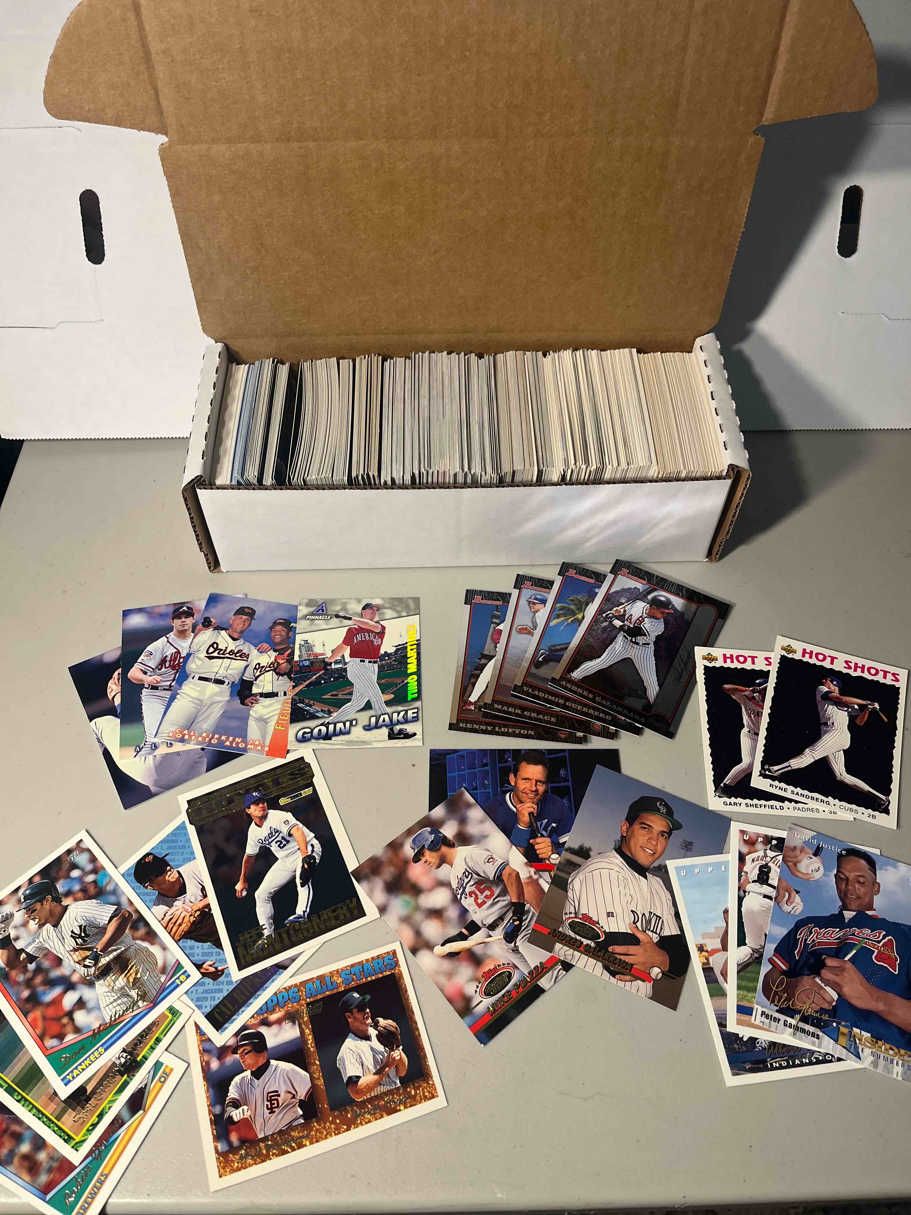 550ct. mixed box 1993-1998 Baseball cards- Bowman, Fleer, Pinnacle, Stadium Club, Topps Gold, and Upper Deck- HOF