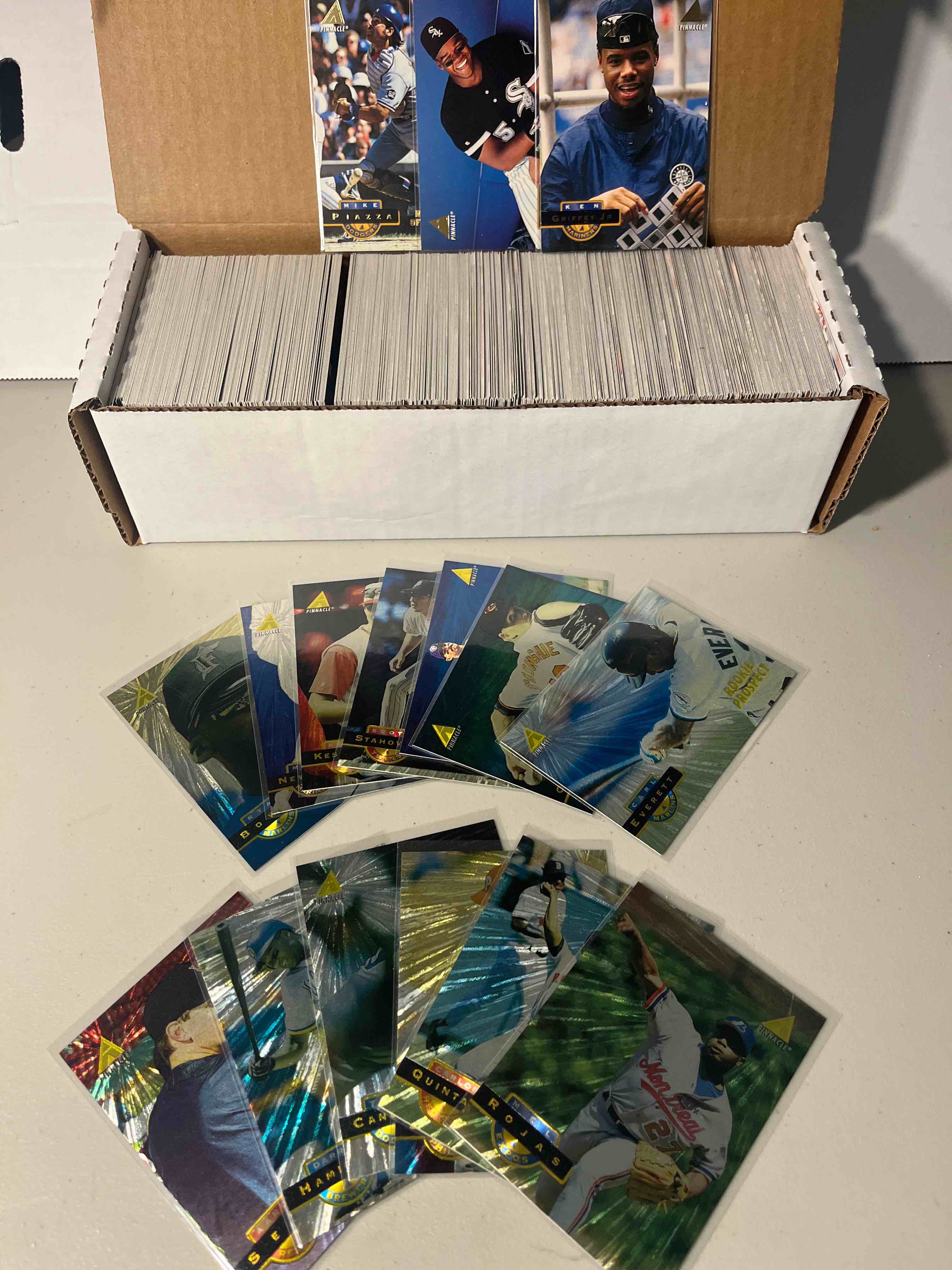 550ct. box 1994 Pinnacle Series One Baseball cards- Museum Collection Parallels, Ken Griffey Jr., HOFs, Rookies and Stars